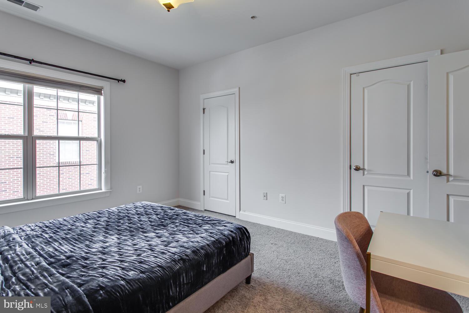 BUCKINGHAM COMMONS - Residential Lease