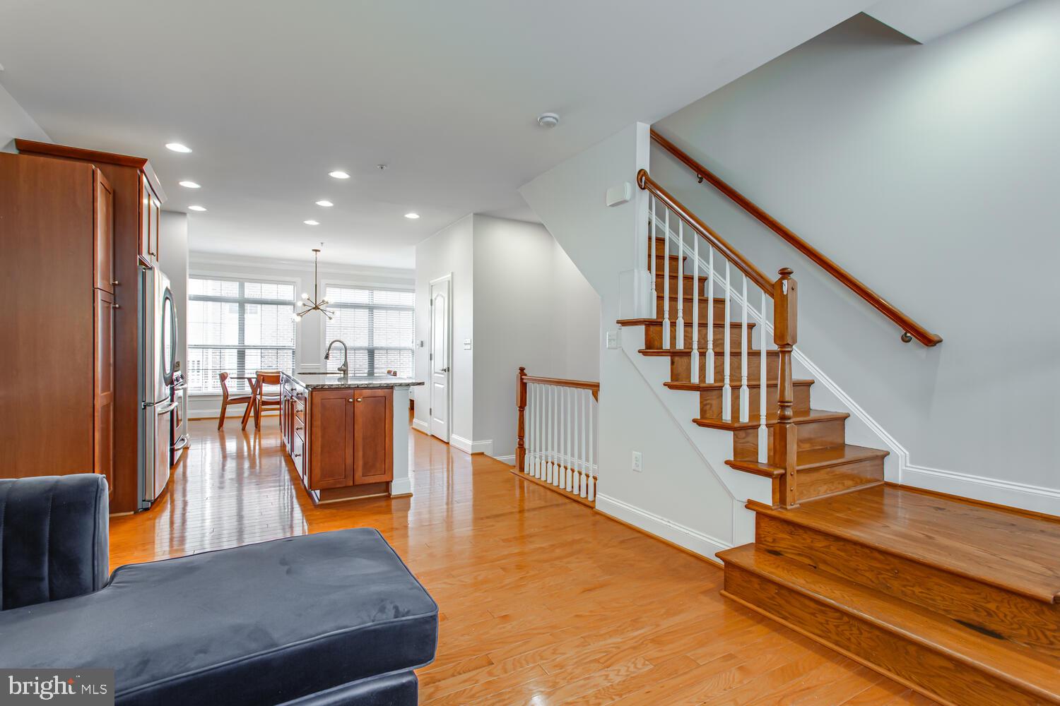 BUCKINGHAM COMMONS - Residential Lease