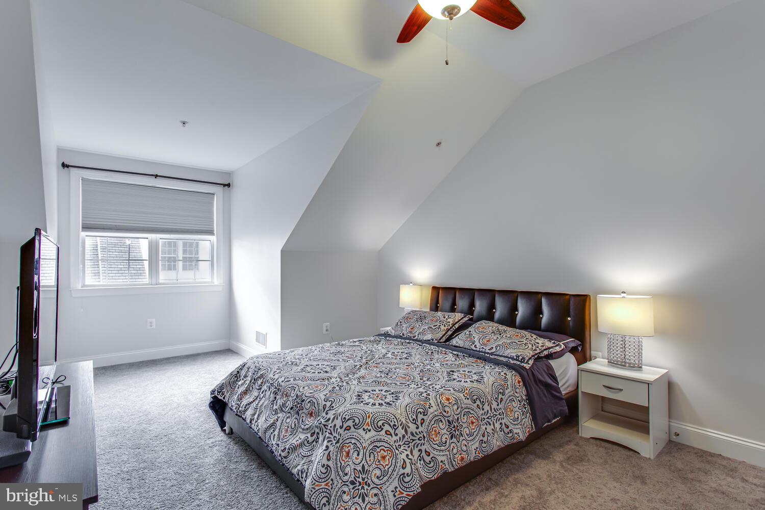 BUCKINGHAM COMMONS - Residential Lease