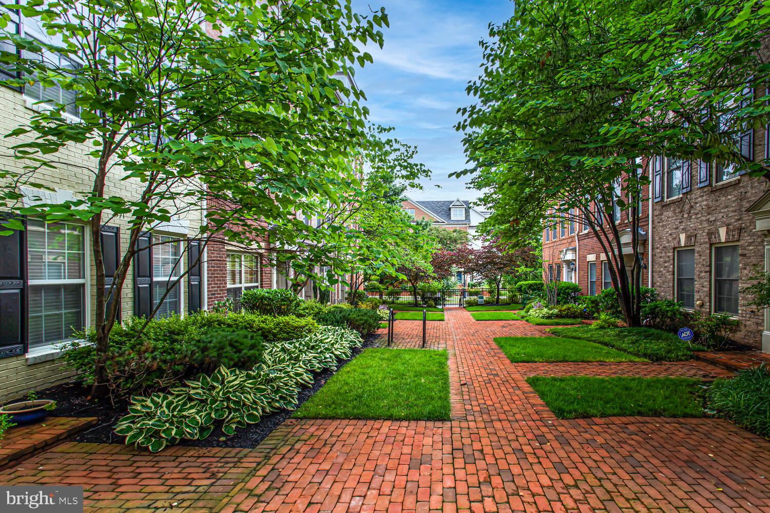 BUCKINGHAM COMMONS - Residential Lease