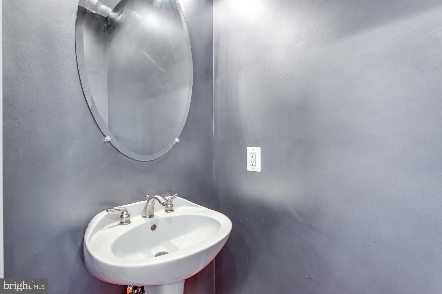 BUCKINGHAM COMMONS - Residential Lease