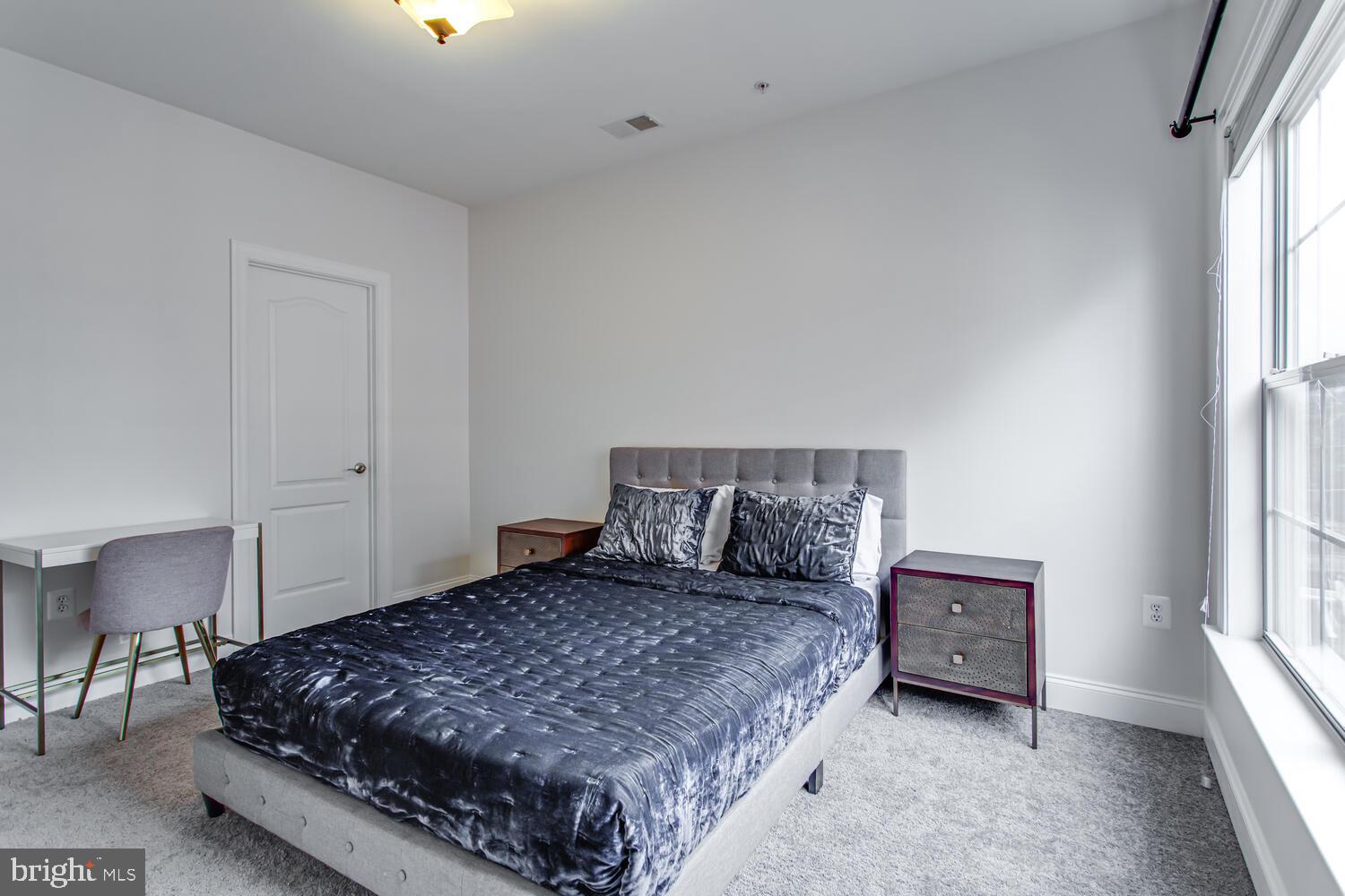 BUCKINGHAM COMMONS - Residential Lease