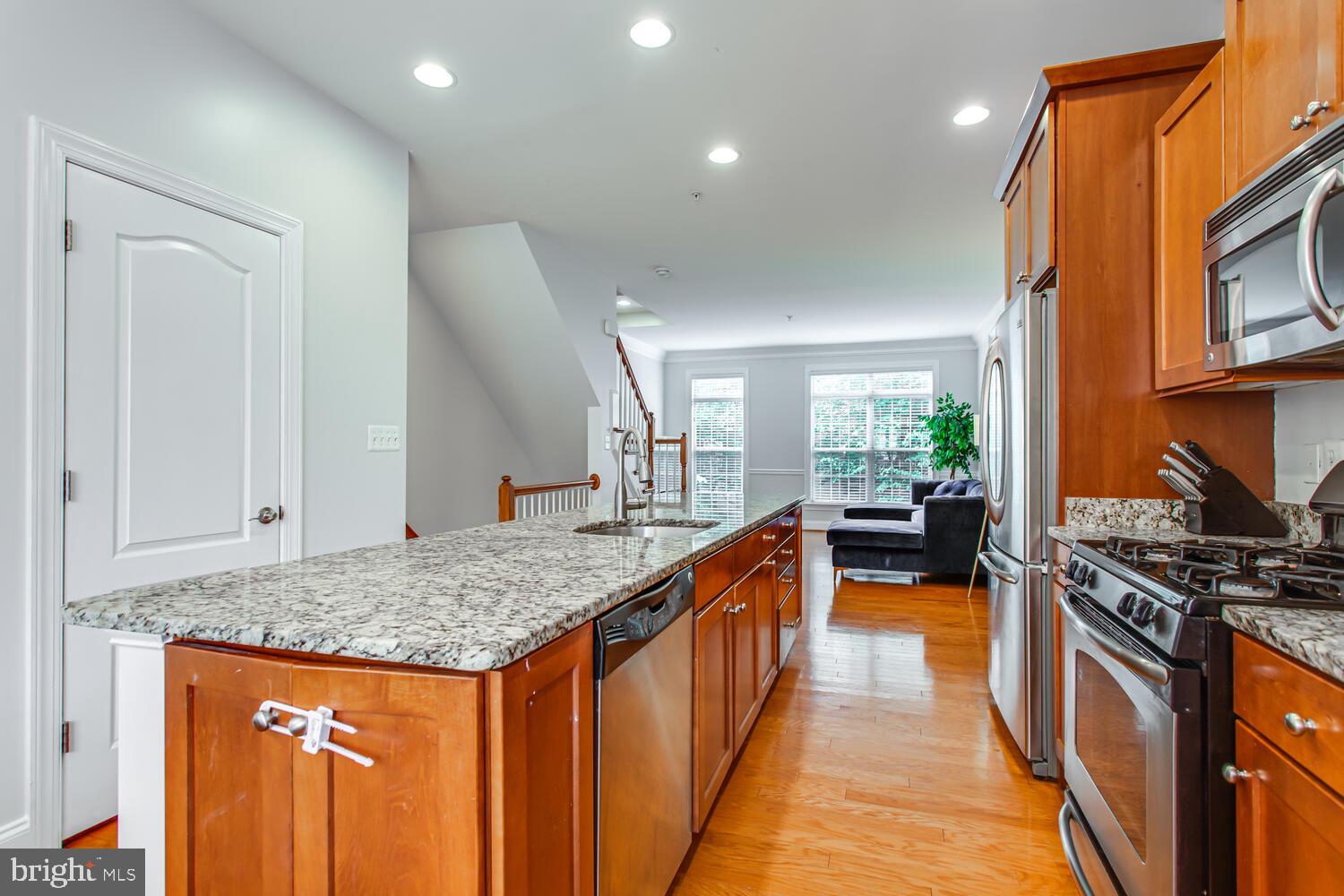 BUCKINGHAM COMMONS - Residential Lease