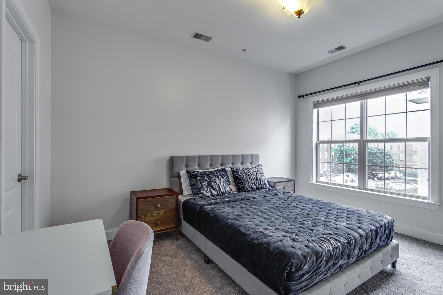 BUCKINGHAM COMMONS - Residential Lease