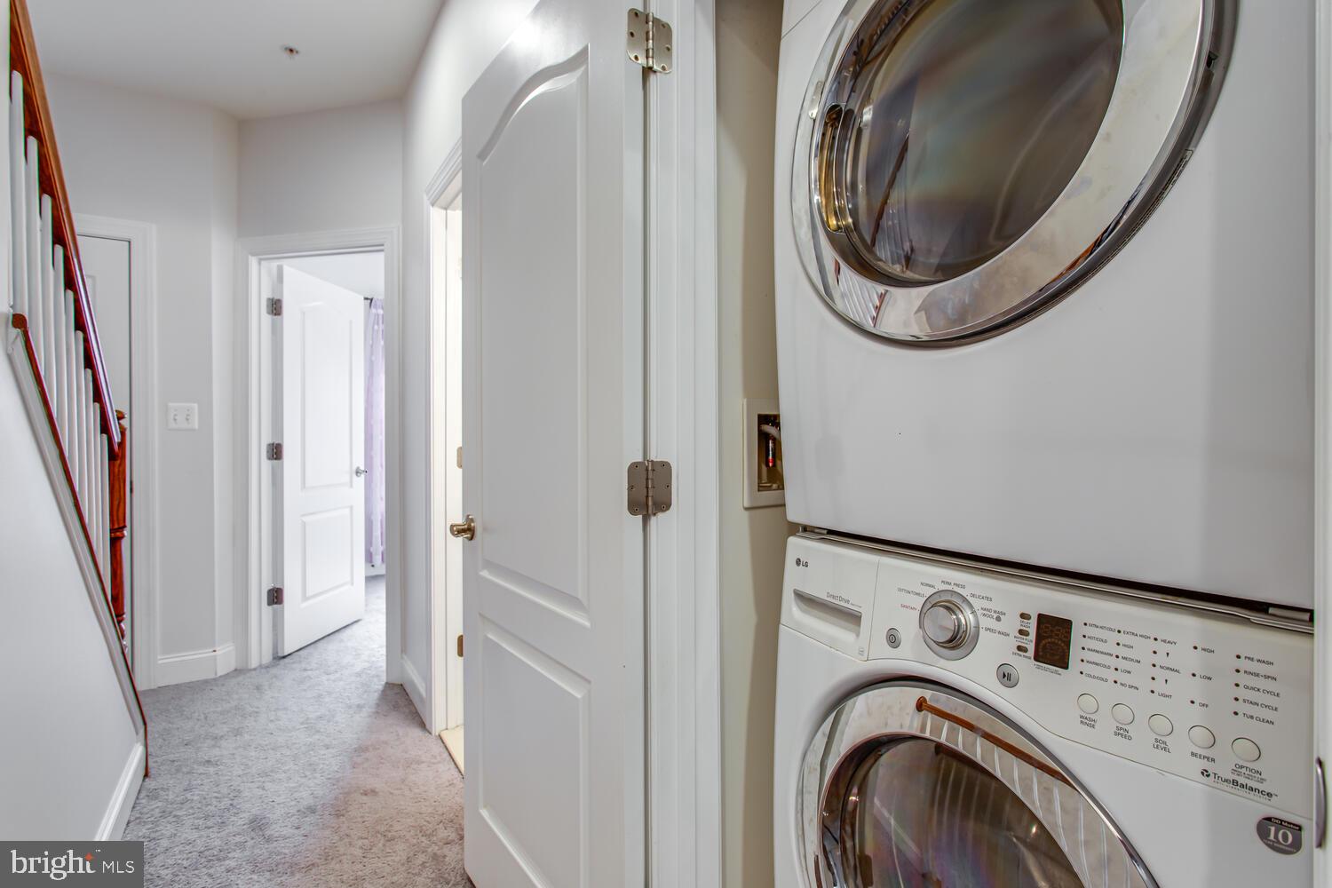 BUCKINGHAM COMMONS - Residential Lease