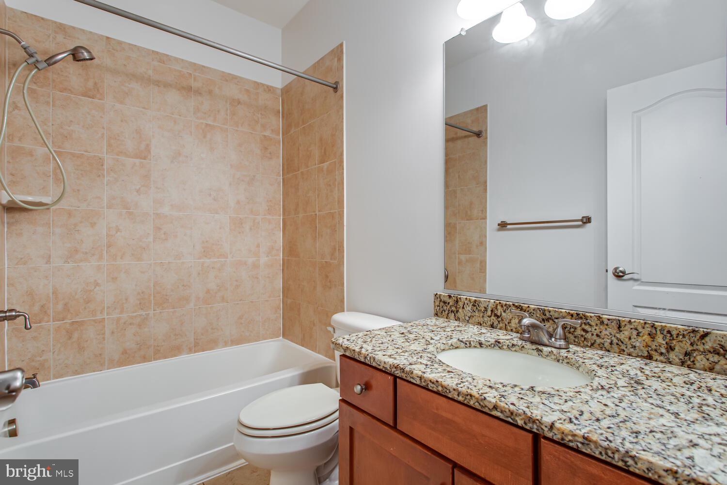 BUCKINGHAM COMMONS - Residential Lease