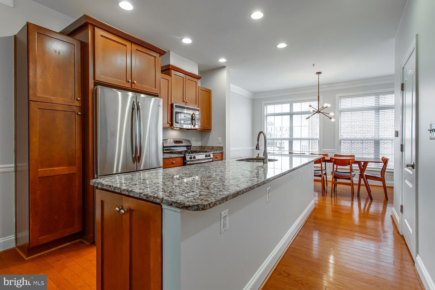 BUCKINGHAM COMMONS - Residential Lease