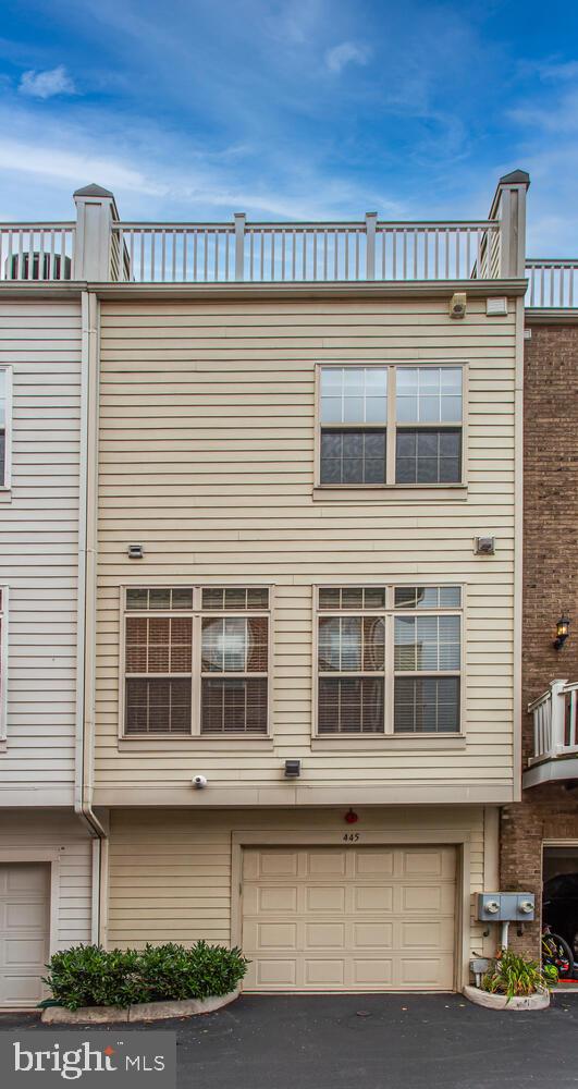 BUCKINGHAM COMMONS - Residential Lease