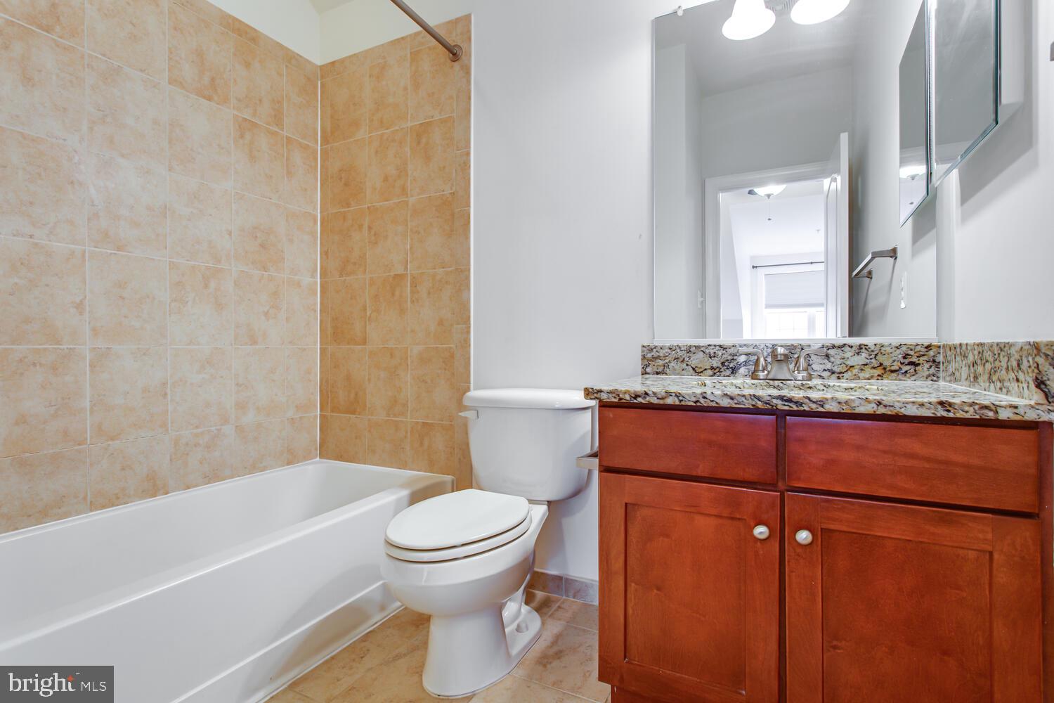 BUCKINGHAM COMMONS - Residential Lease