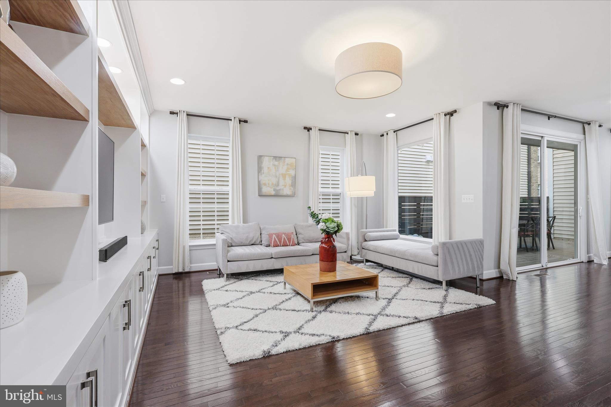 ONE LOUDOUN - Residential