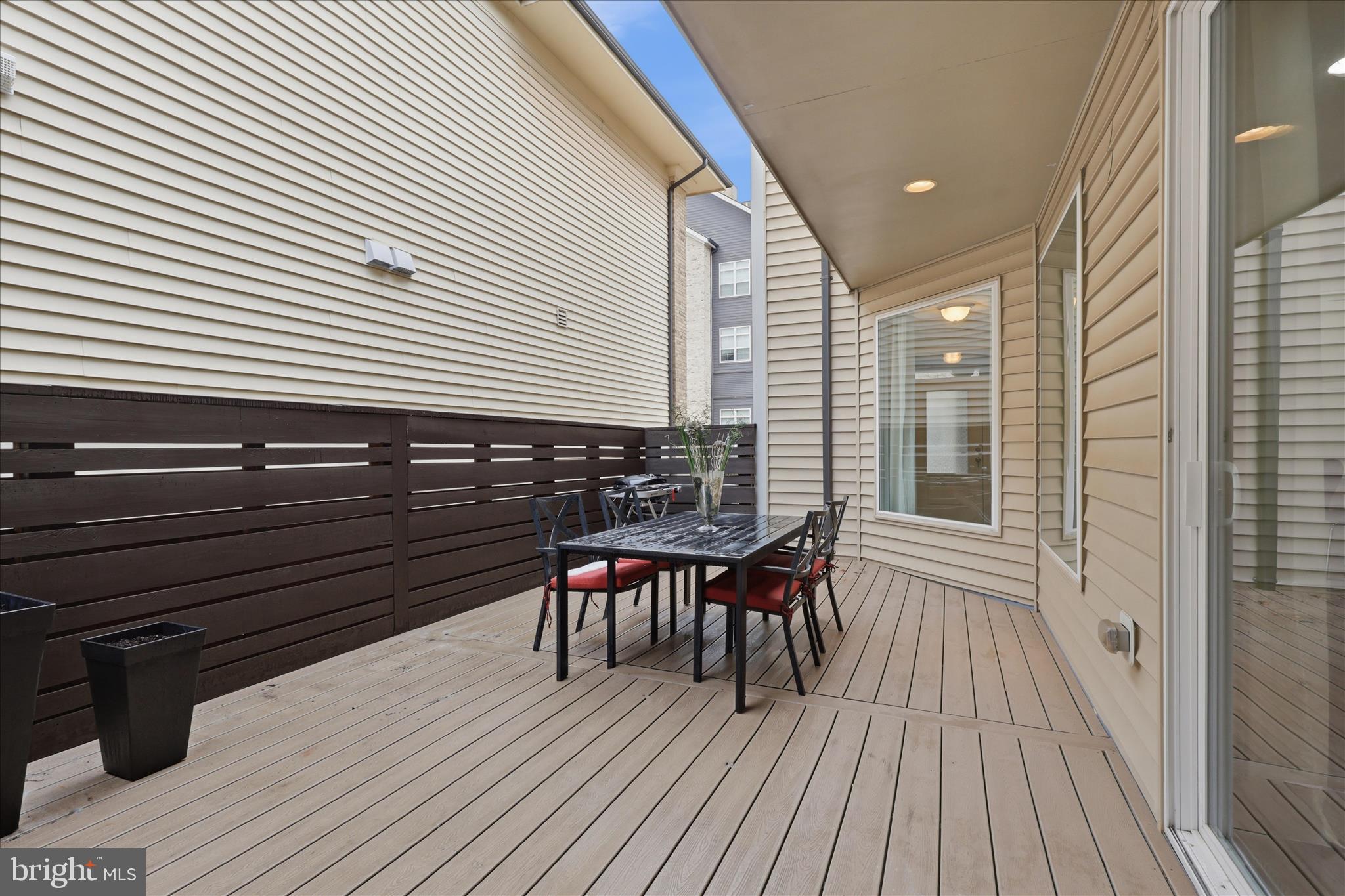 ONE LOUDOUN - Residential