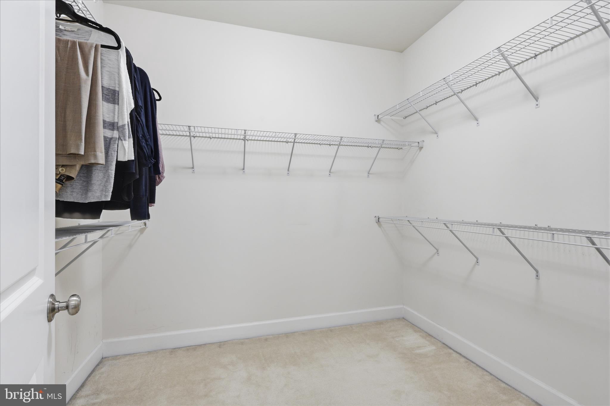 ONE LOUDOUN - Residential