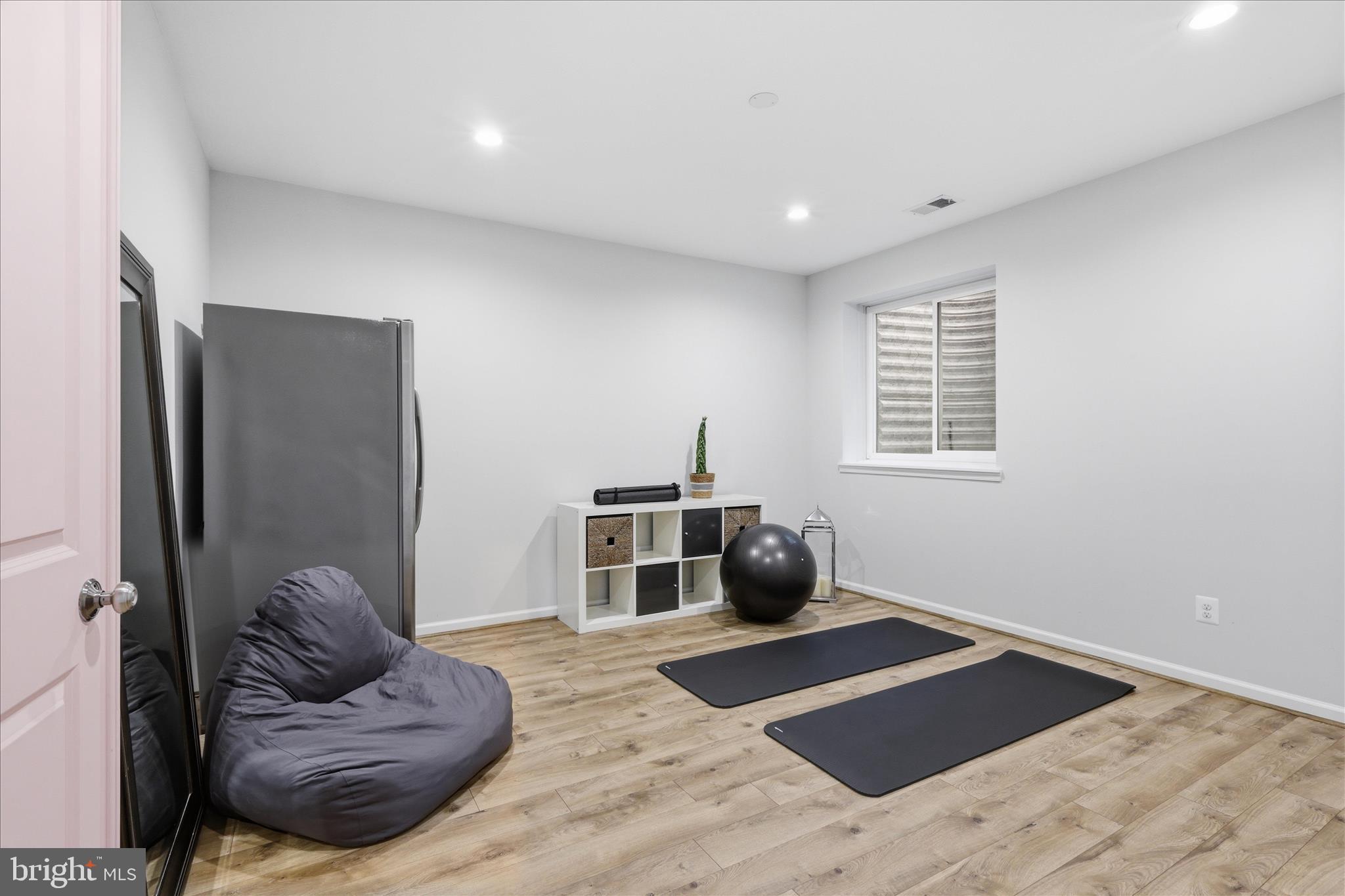 ONE LOUDOUN - Residential