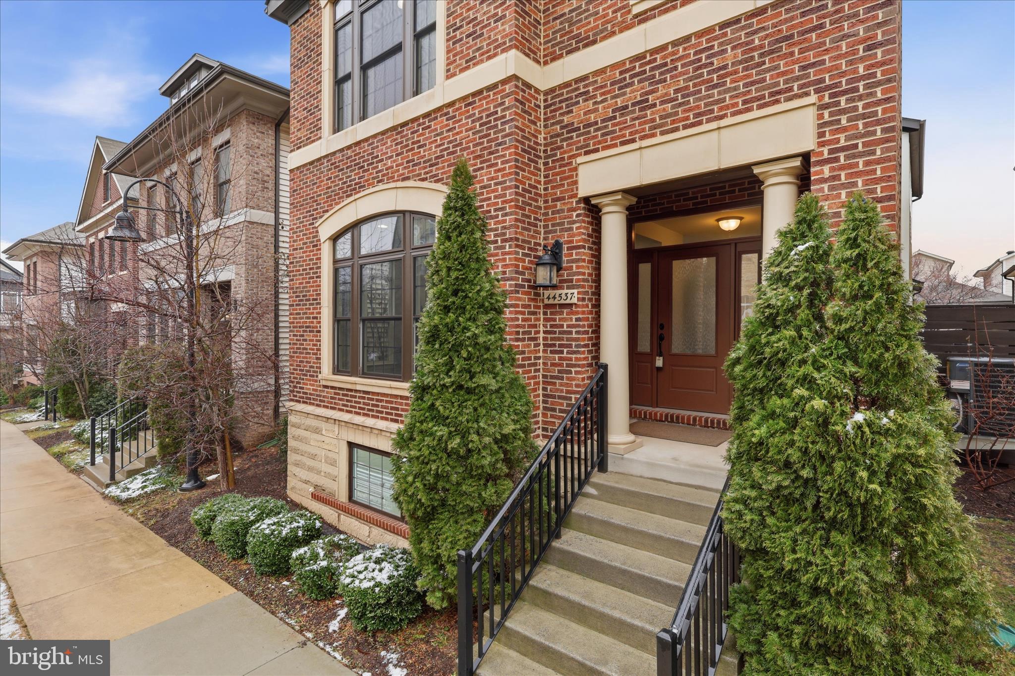 ONE LOUDOUN - Residential