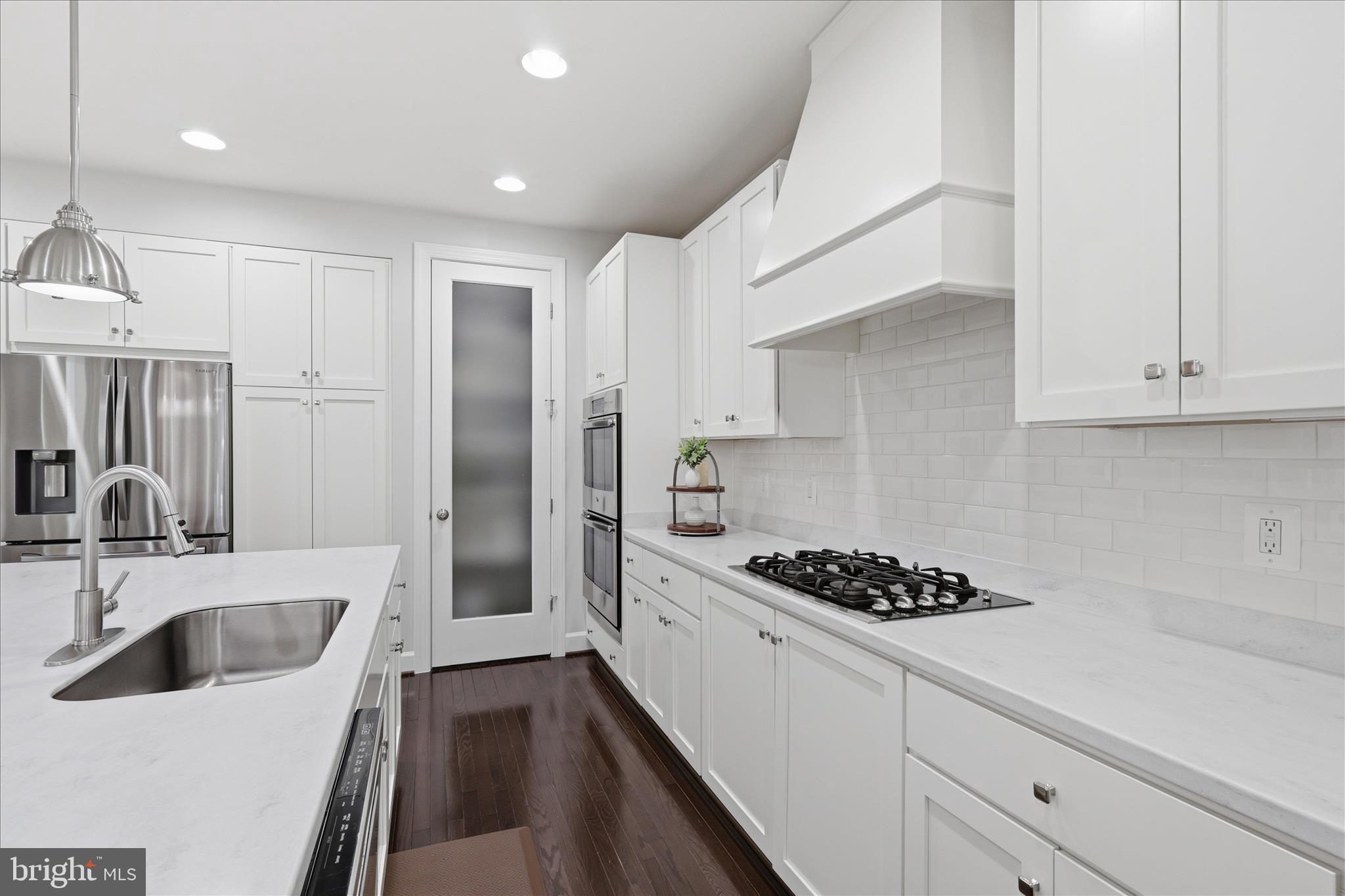 ONE LOUDOUN - Residential