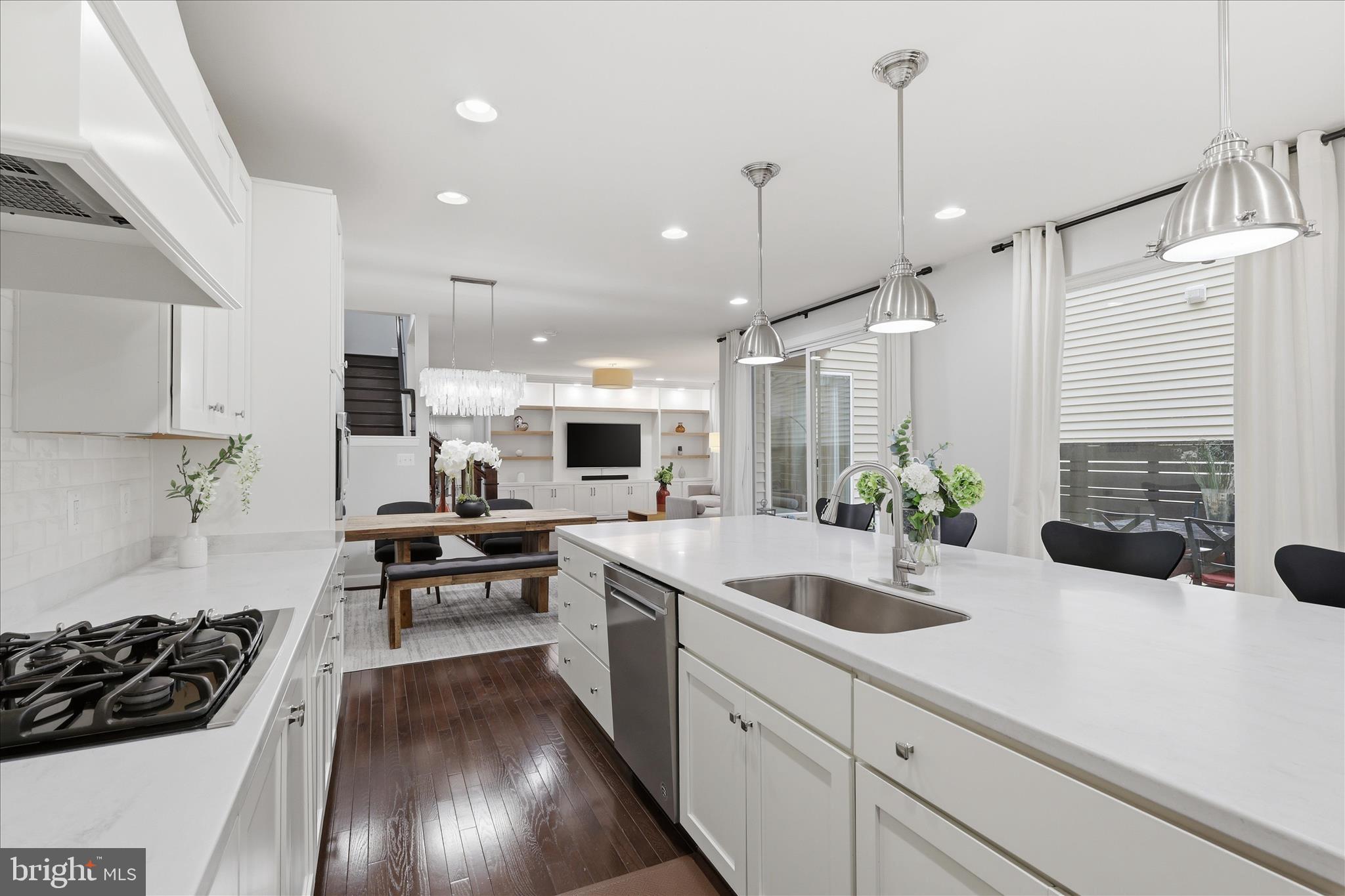 ONE LOUDOUN - Residential