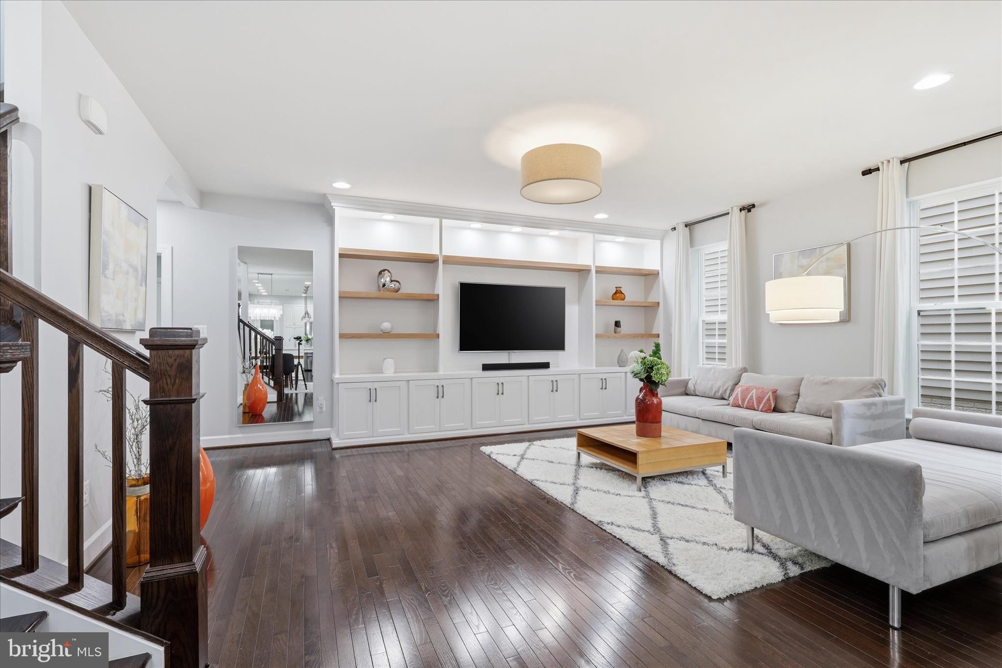 ONE LOUDOUN - Residential