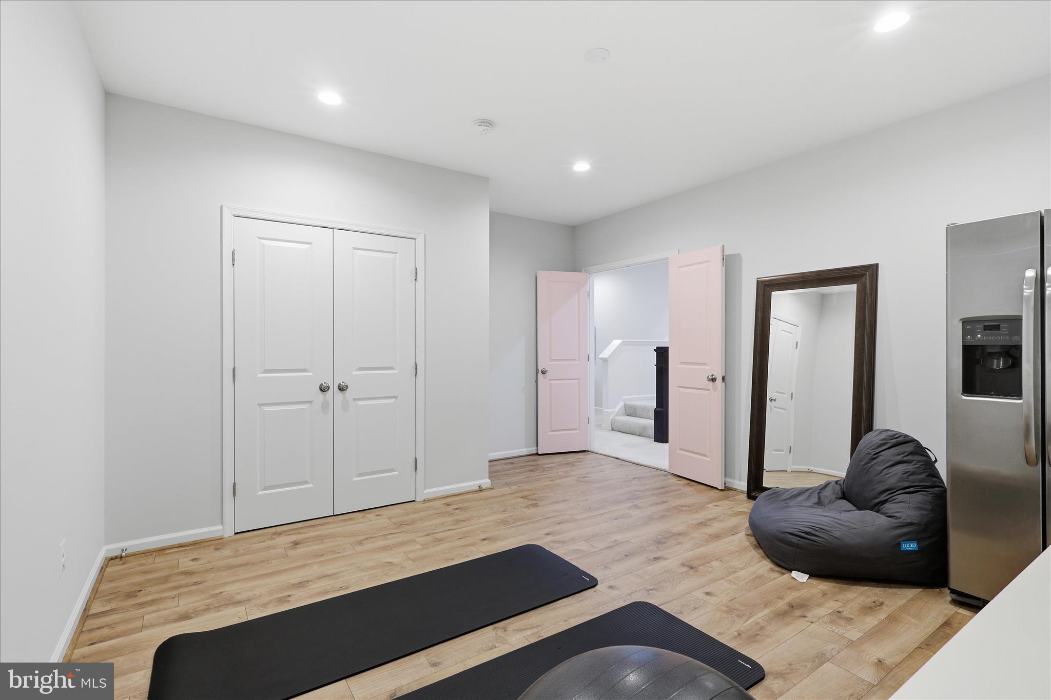 ONE LOUDOUN - Residential