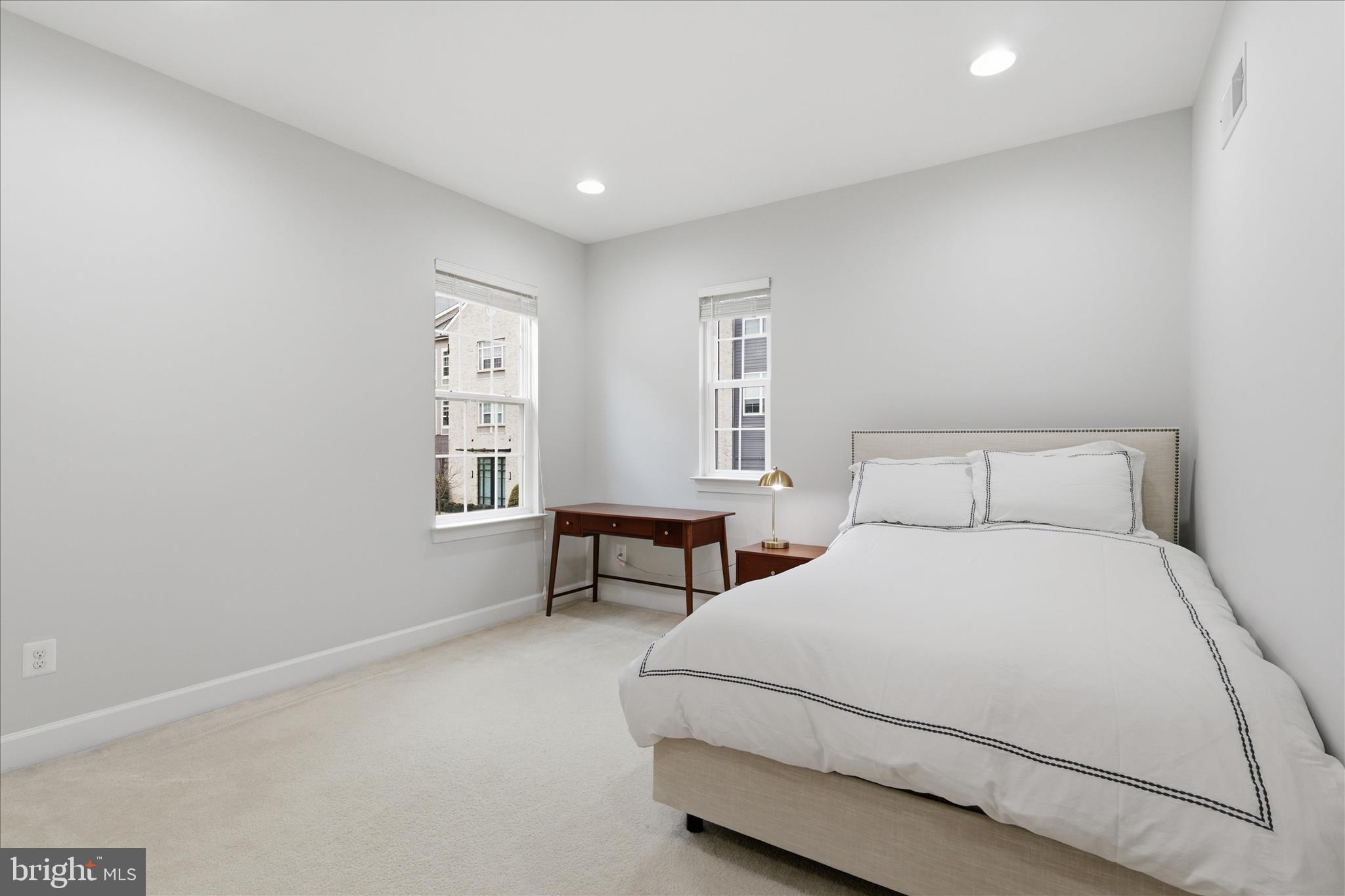 ONE LOUDOUN - Residential