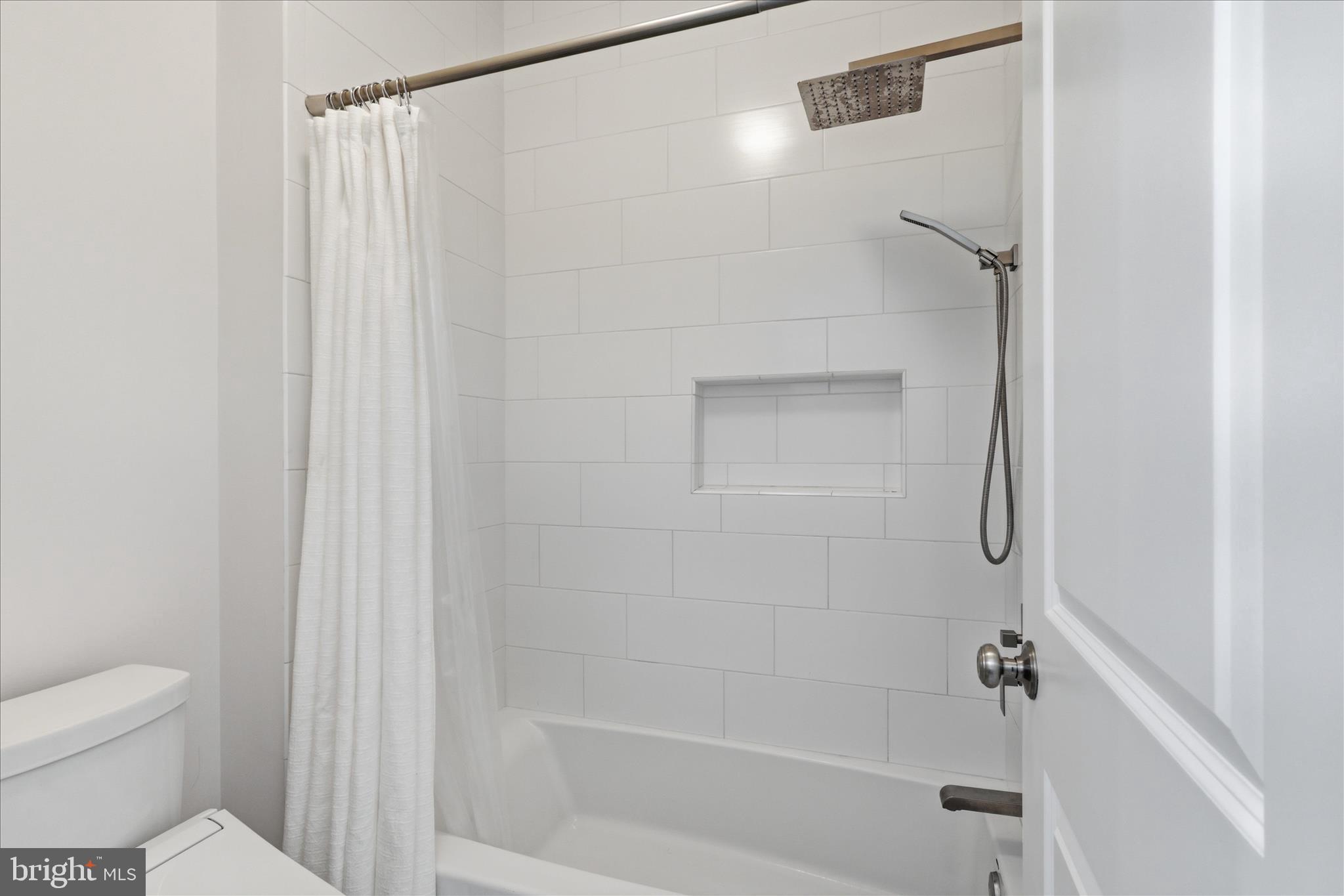 ONE LOUDOUN - Residential