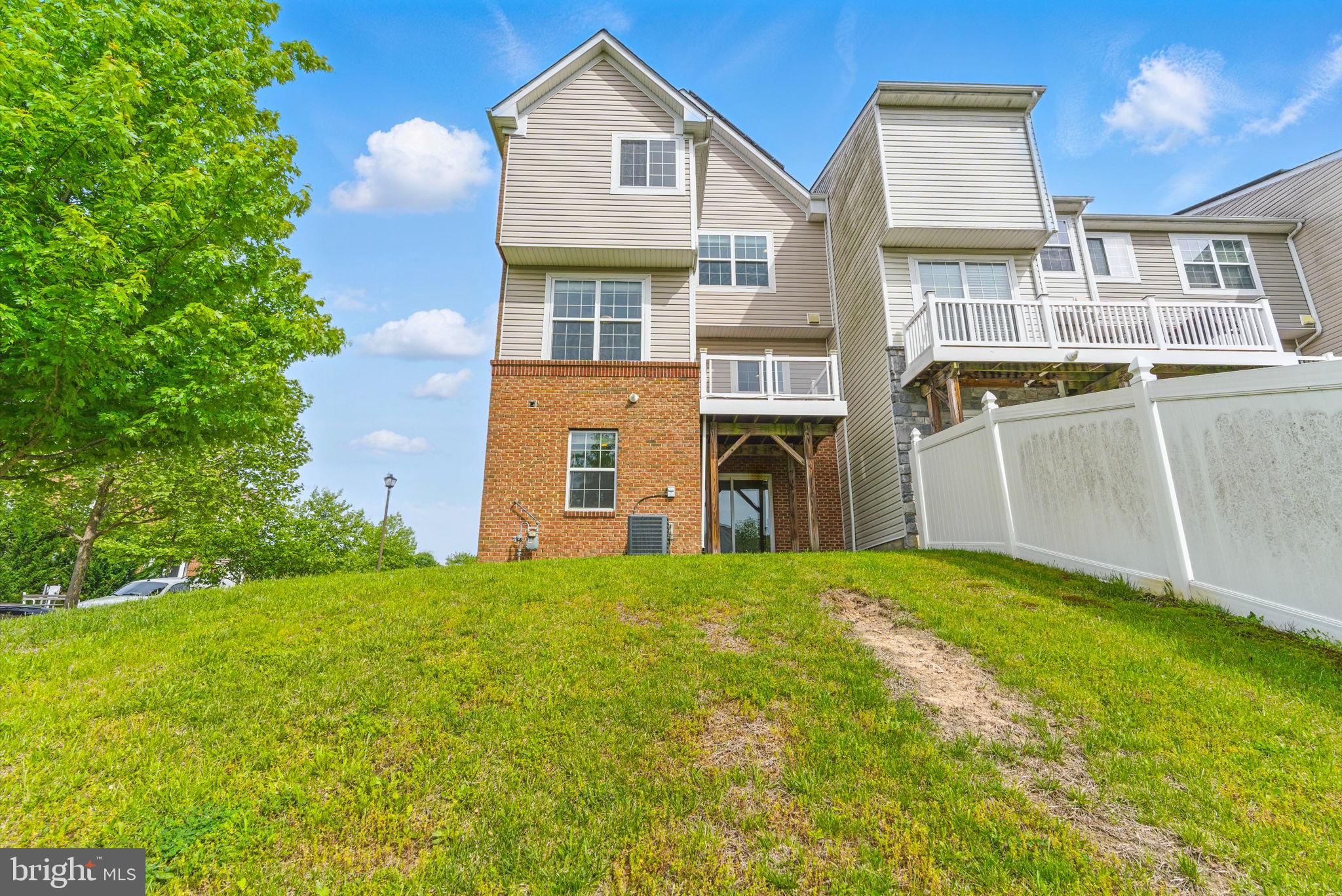 VILLAGES AT PEPPER MILL - Residential Lease