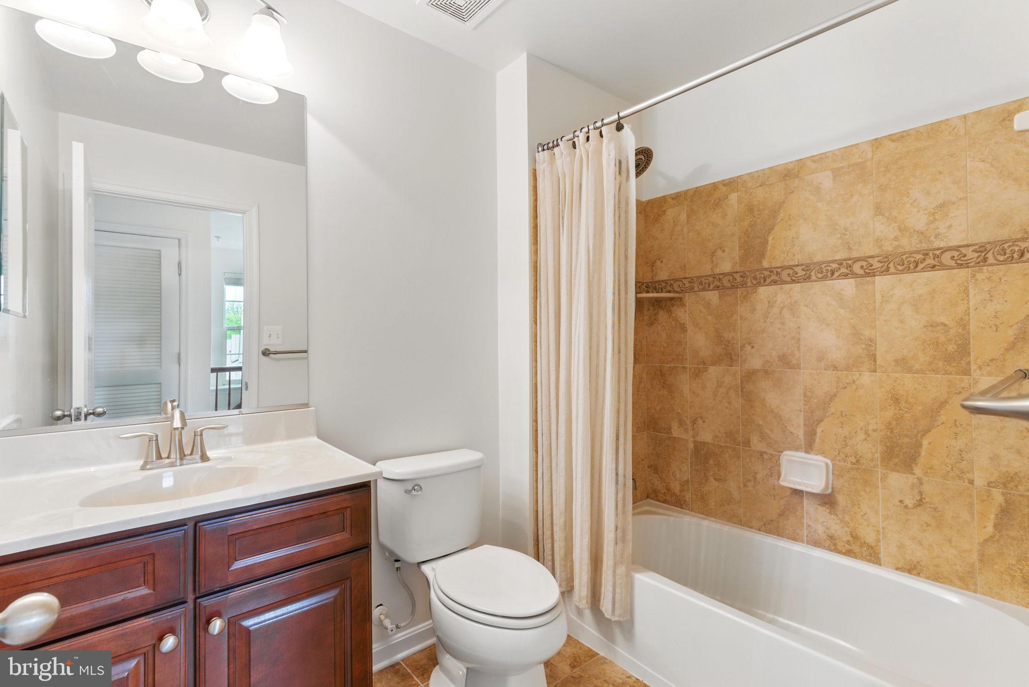 VILLAGES AT PEPPER MILL - Residential Lease