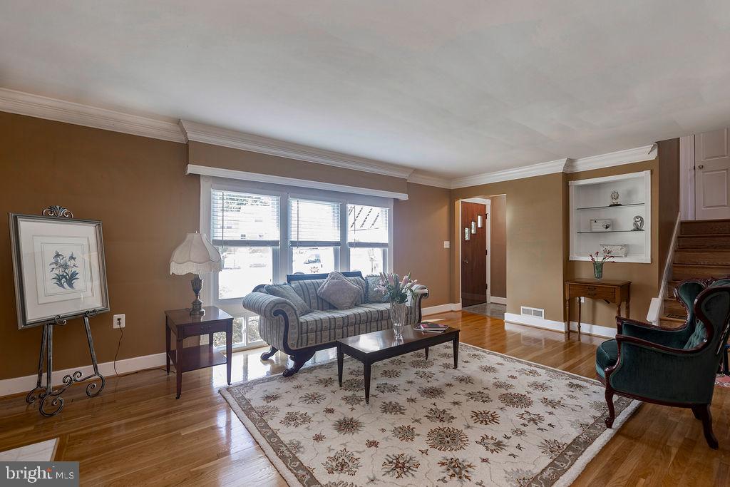 1516 VIVIAN COURT