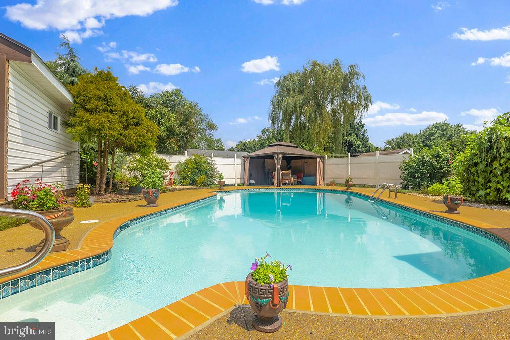 PARKWAY - Residential