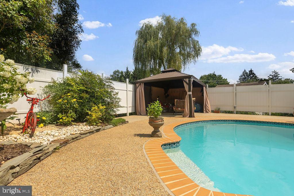 PARKWAY - Residential