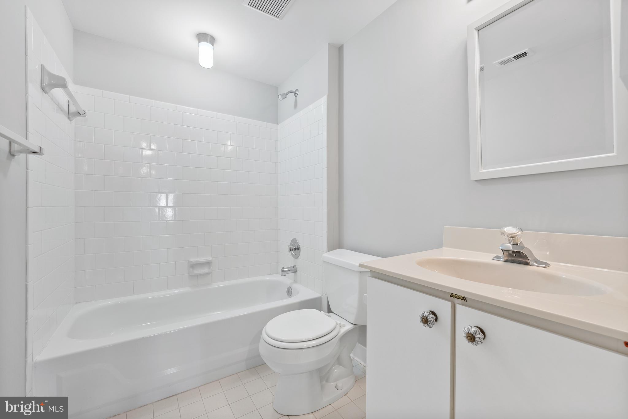 STAPLETON COURT GARDEN - Residential