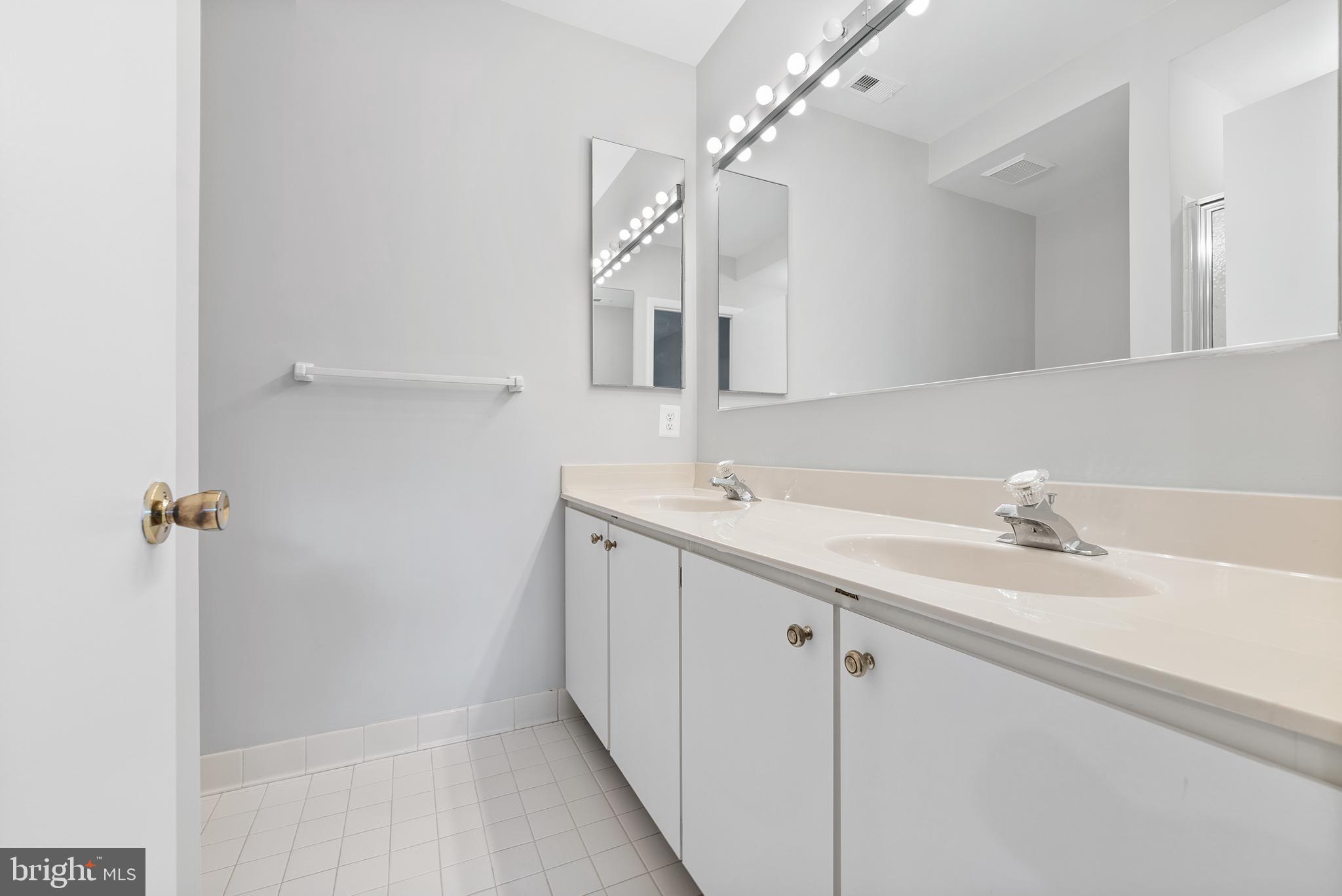 STAPLETON COURT GARDEN - Residential