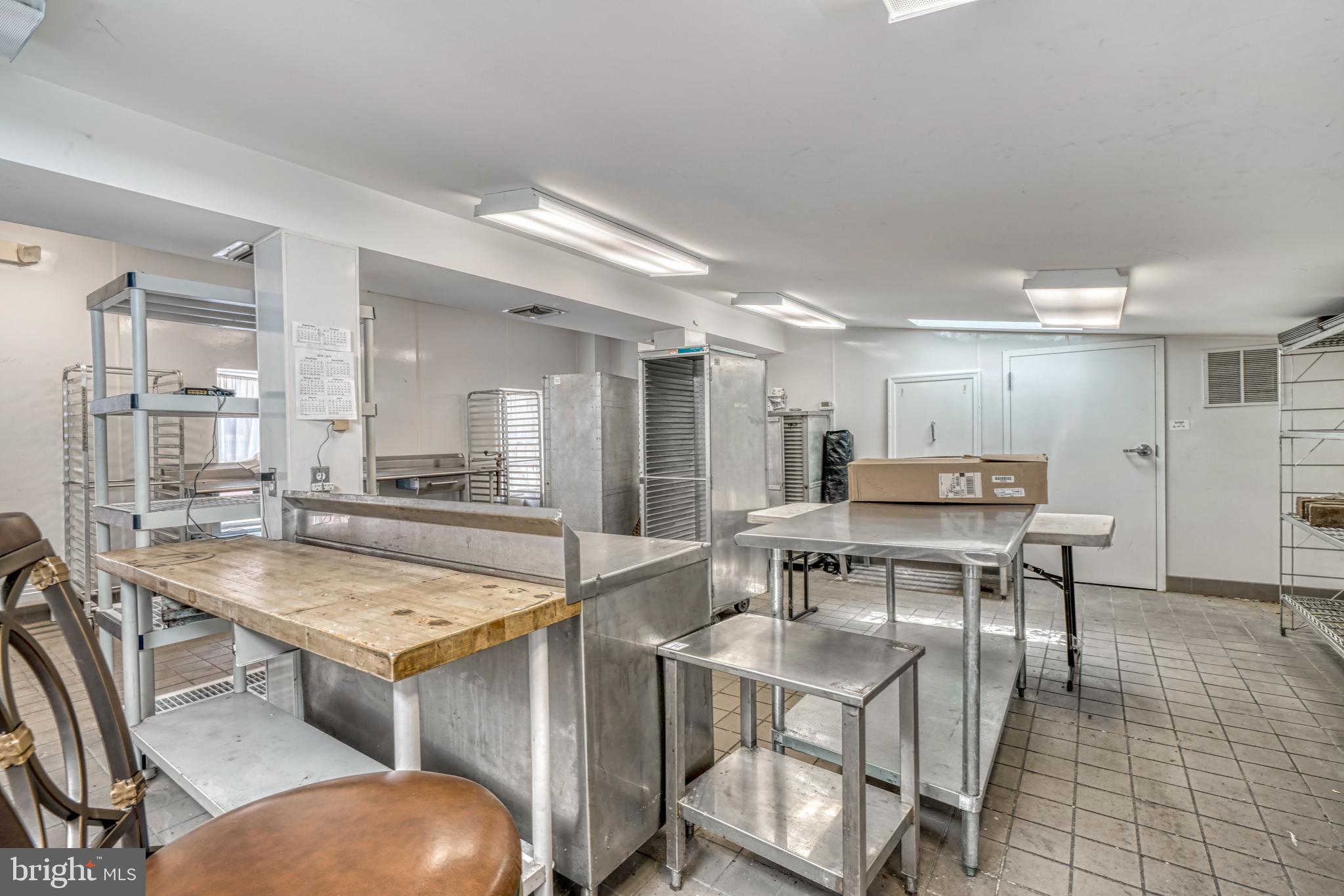 OLD GOUCHER - Commercial Sale