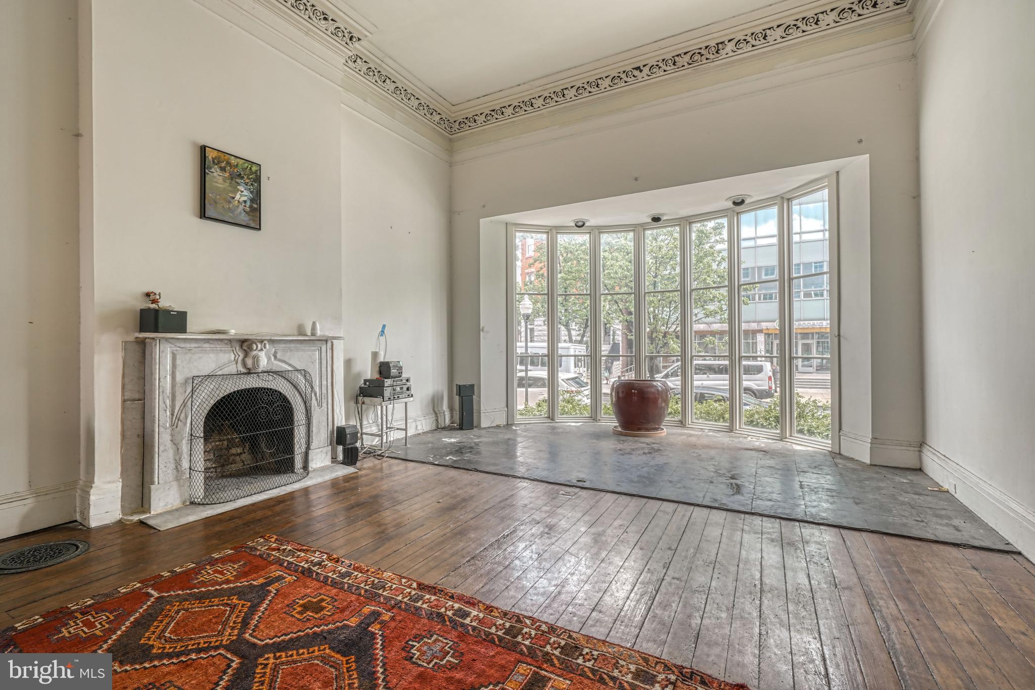 OLD GOUCHER - Commercial Sale