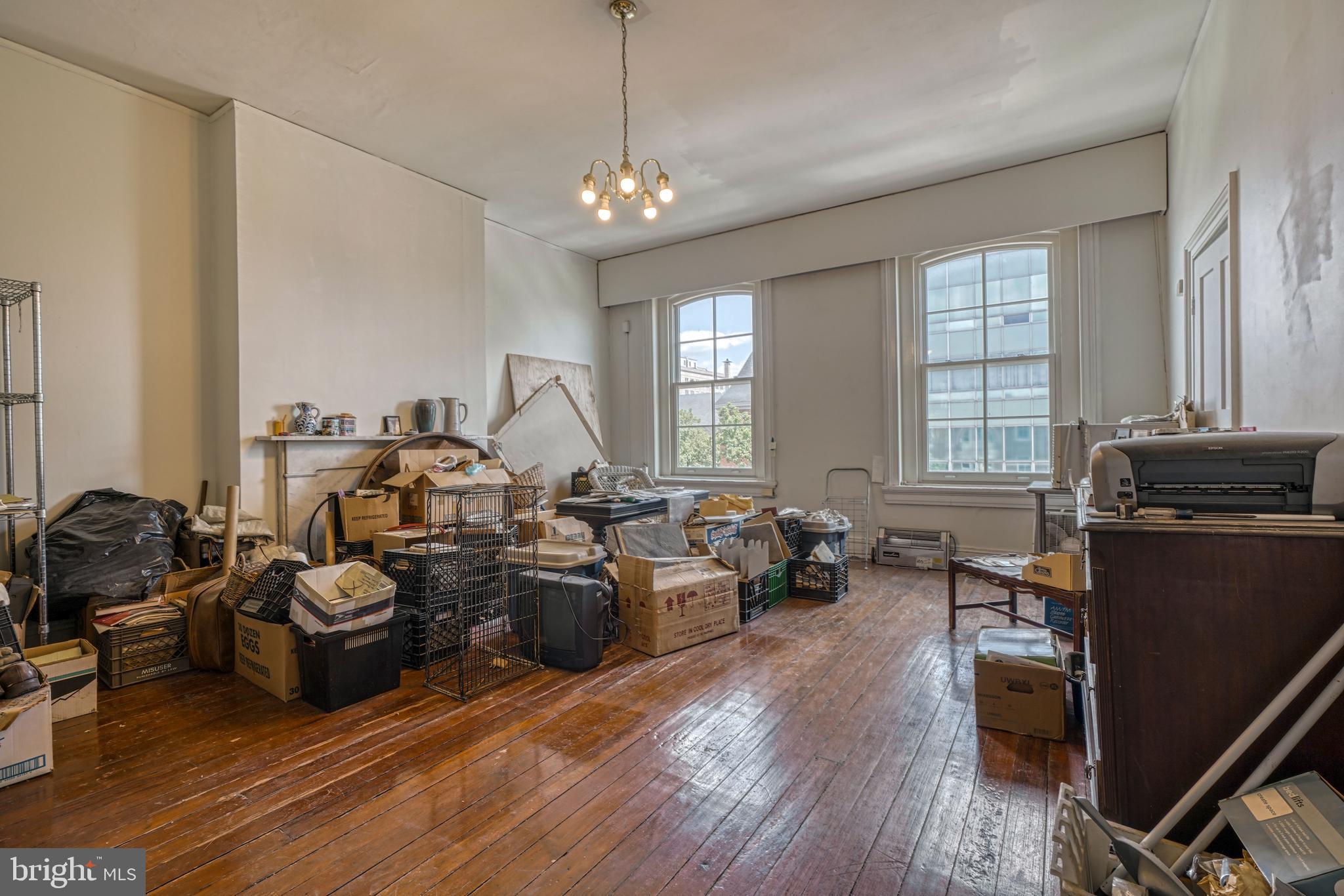 OLD GOUCHER - Commercial Sale