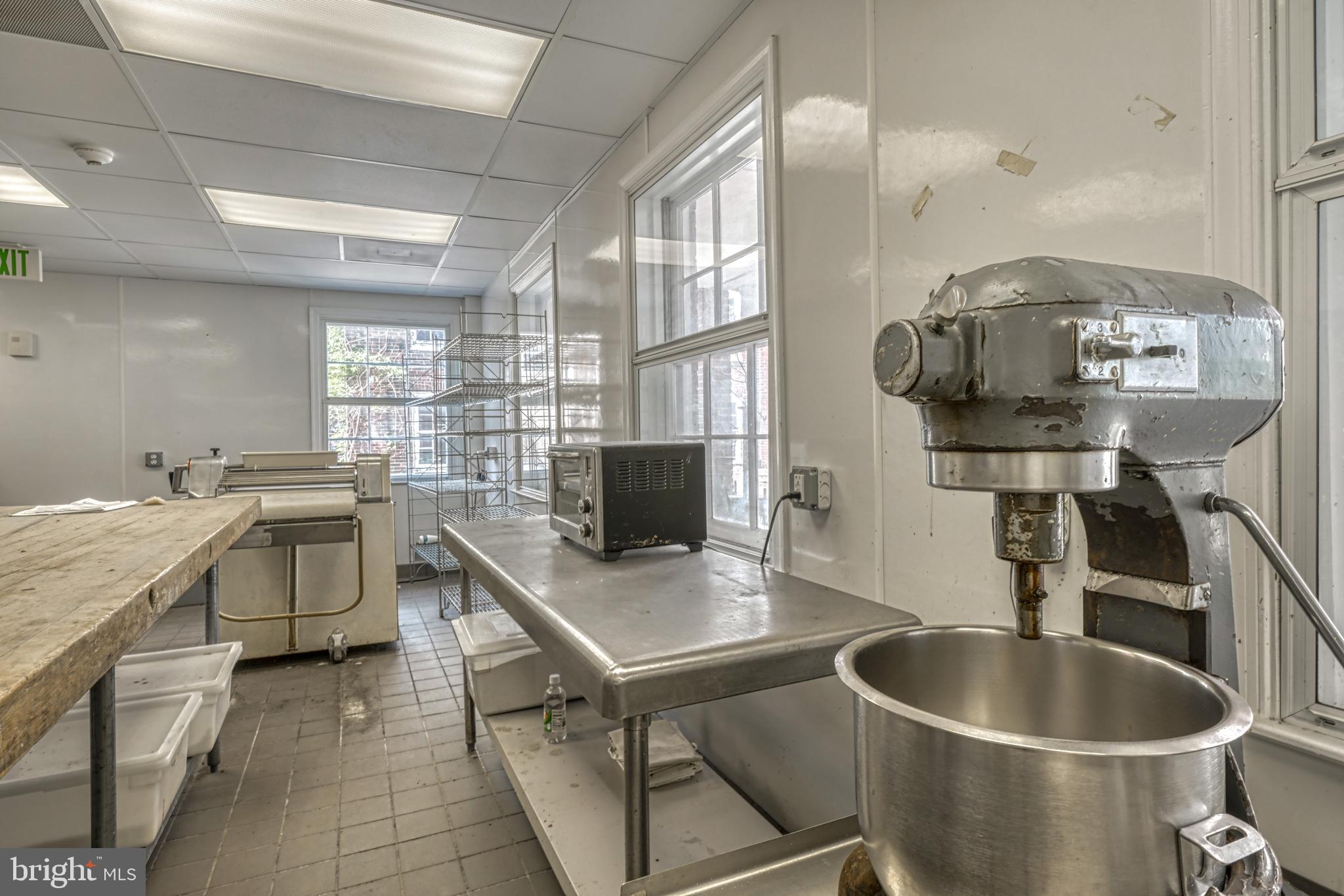 OLD GOUCHER - Commercial Sale