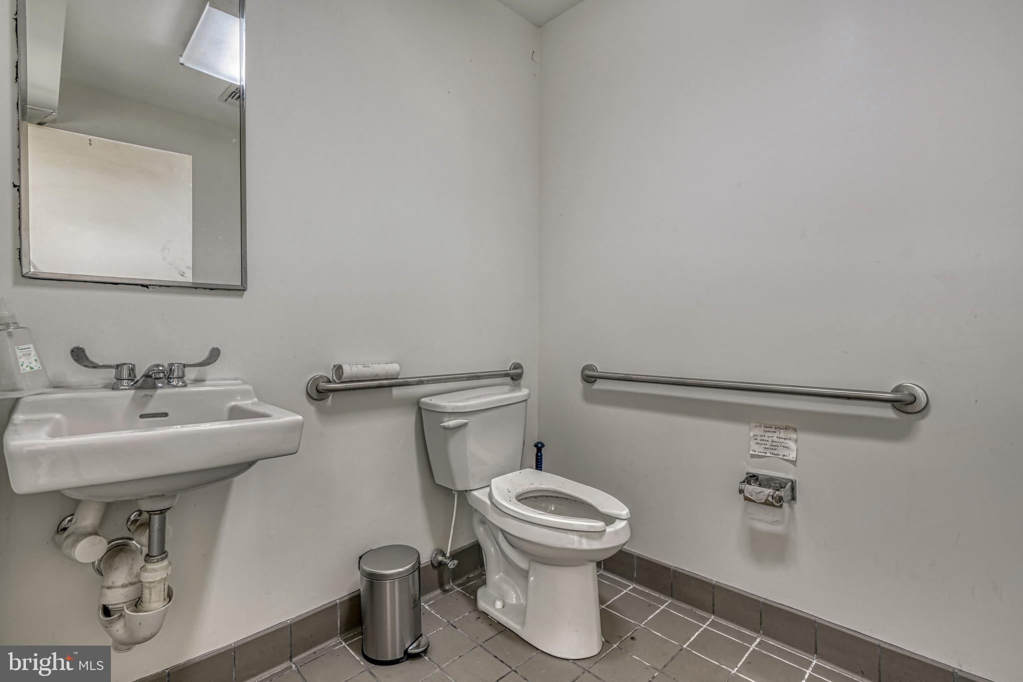 OLD GOUCHER - Commercial Sale