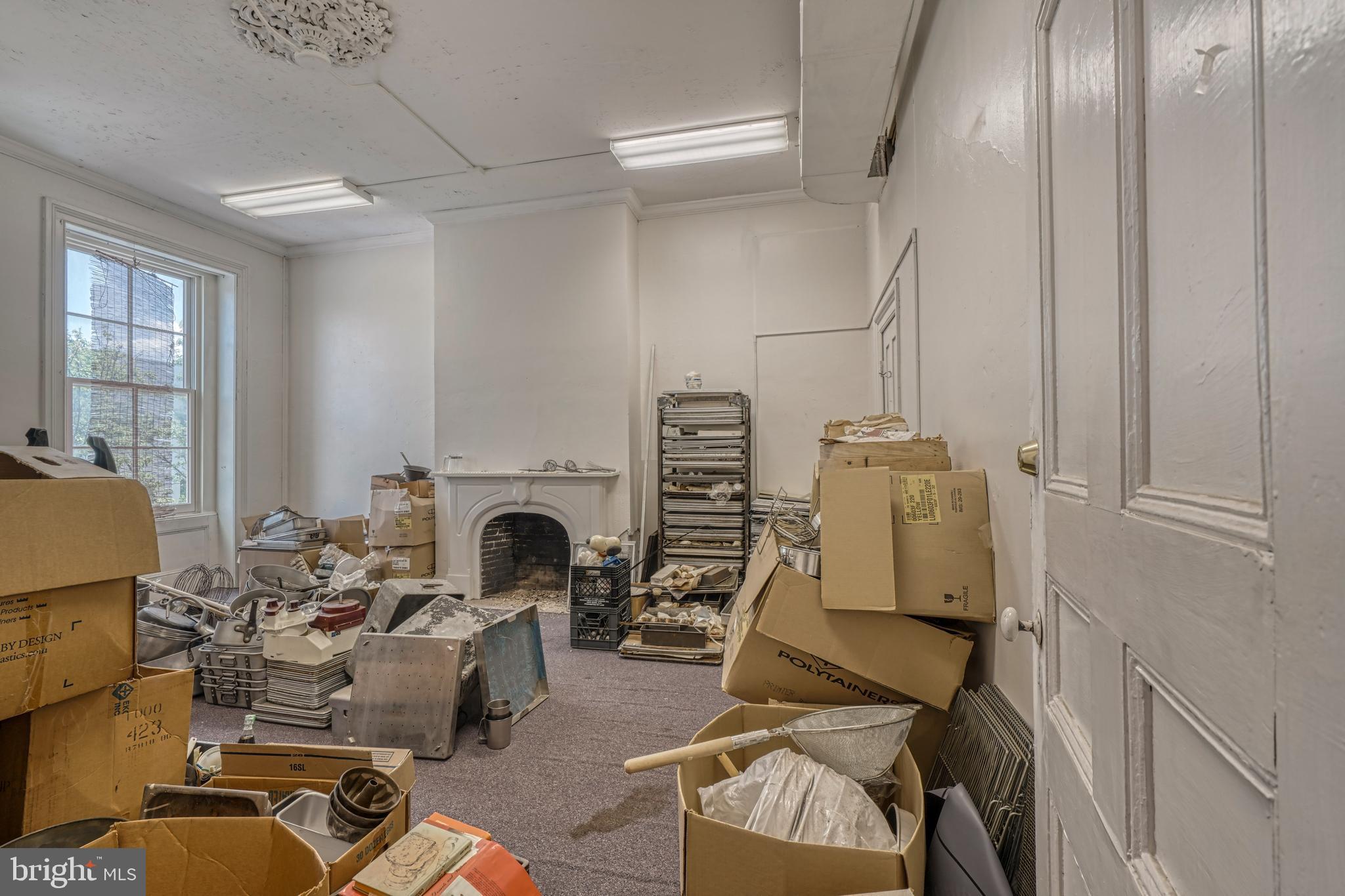 OLD GOUCHER - Commercial Sale