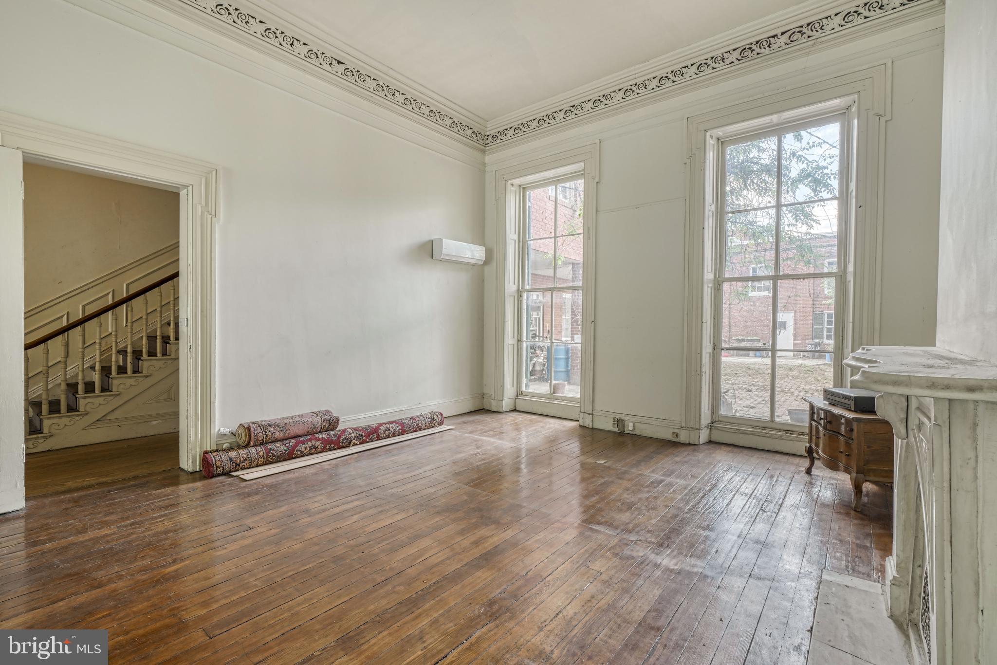 OLD GOUCHER - Commercial Sale