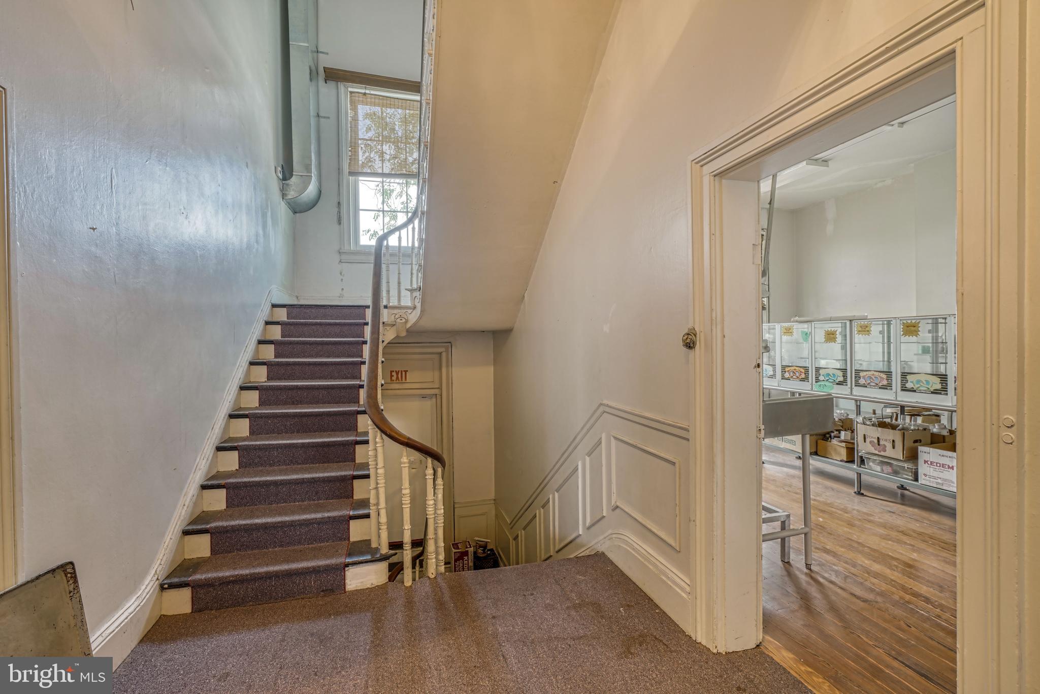 OLD GOUCHER - Commercial Sale