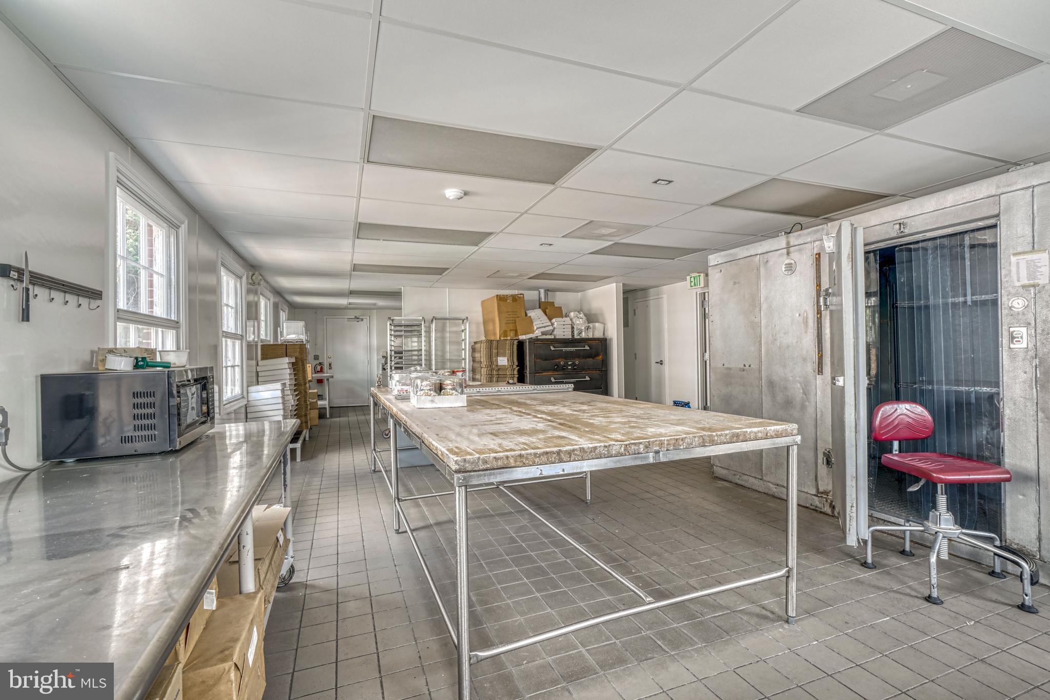 OLD GOUCHER - Commercial Sale