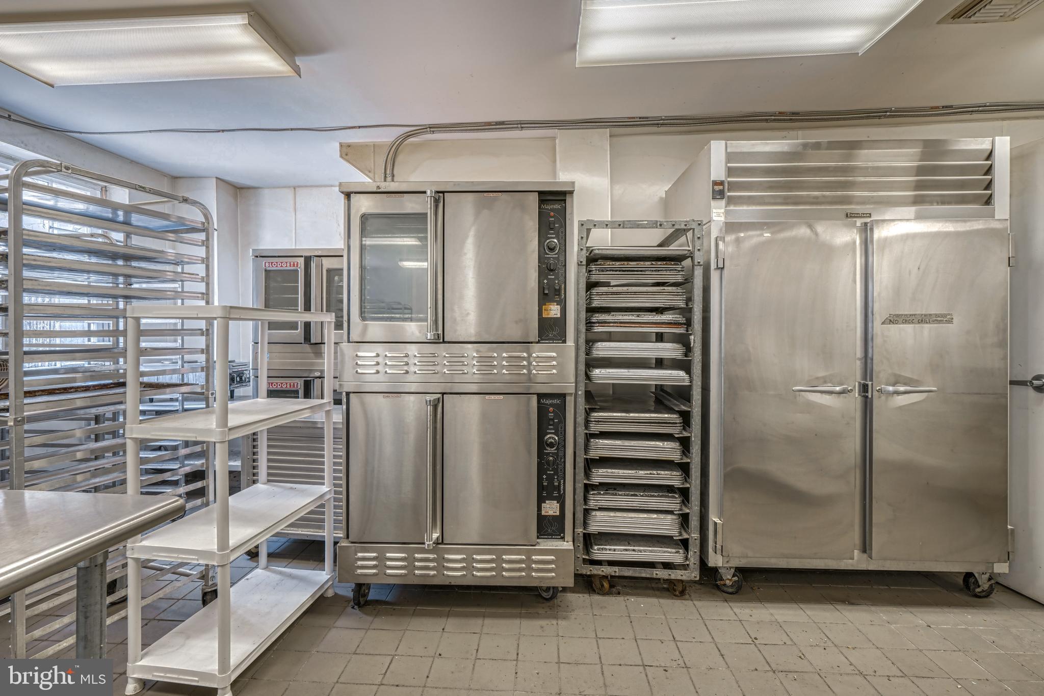 OLD GOUCHER - Commercial Sale