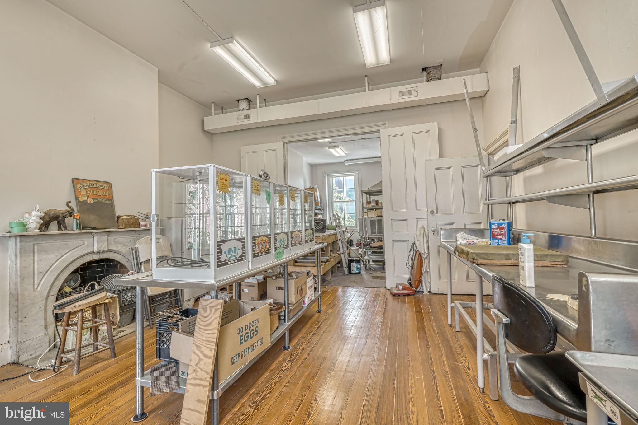 OLD GOUCHER - Commercial Sale