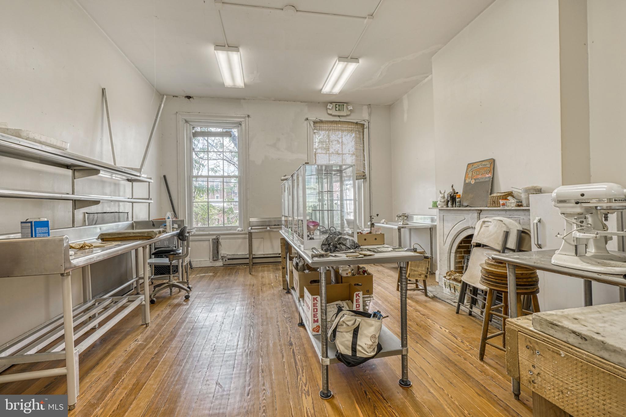 OLD GOUCHER - Commercial Sale