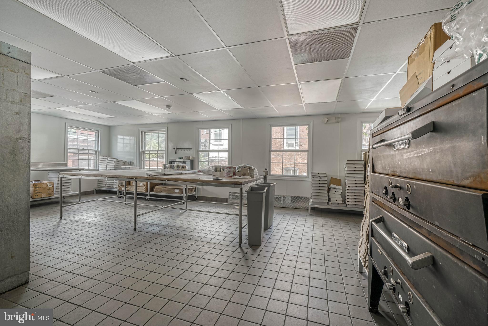 OLD GOUCHER - Commercial Sale