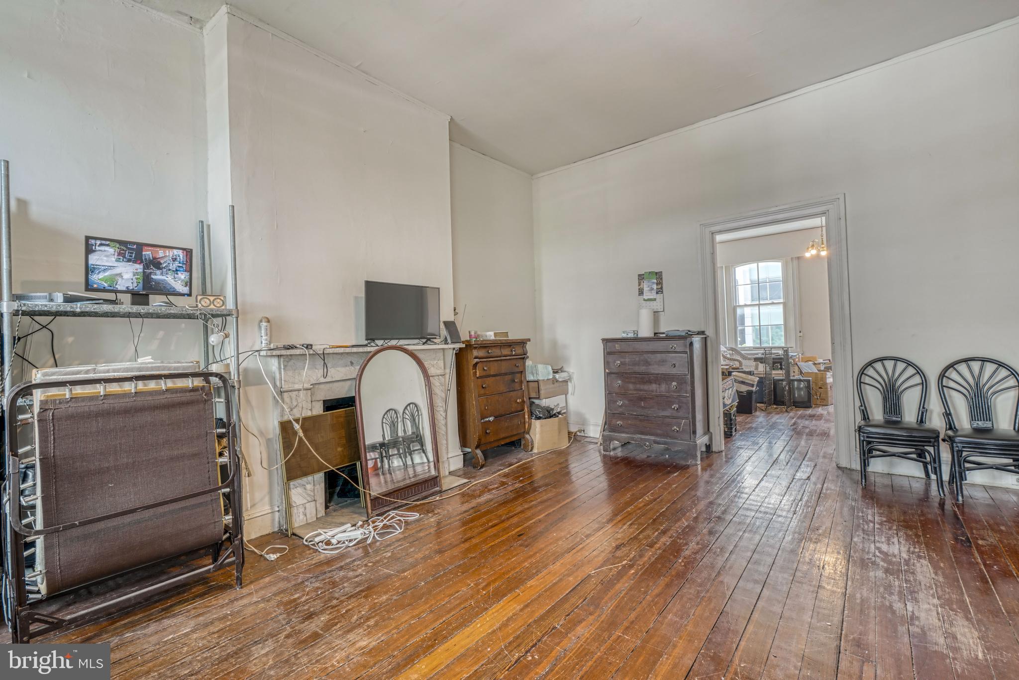 OLD GOUCHER - Commercial Sale