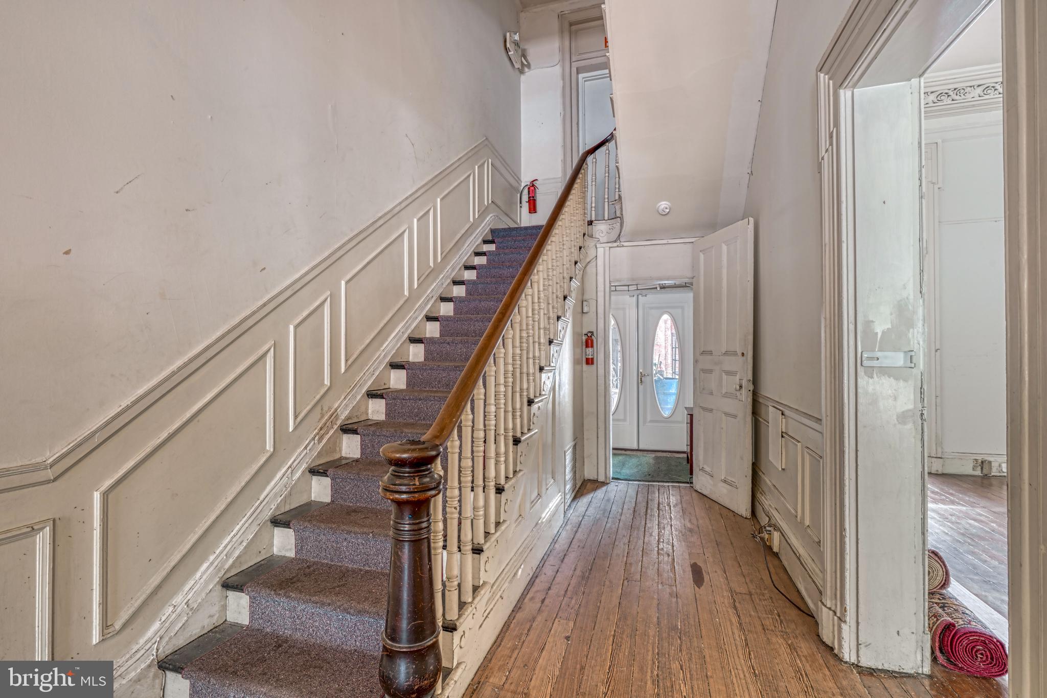 OLD GOUCHER - Commercial Sale