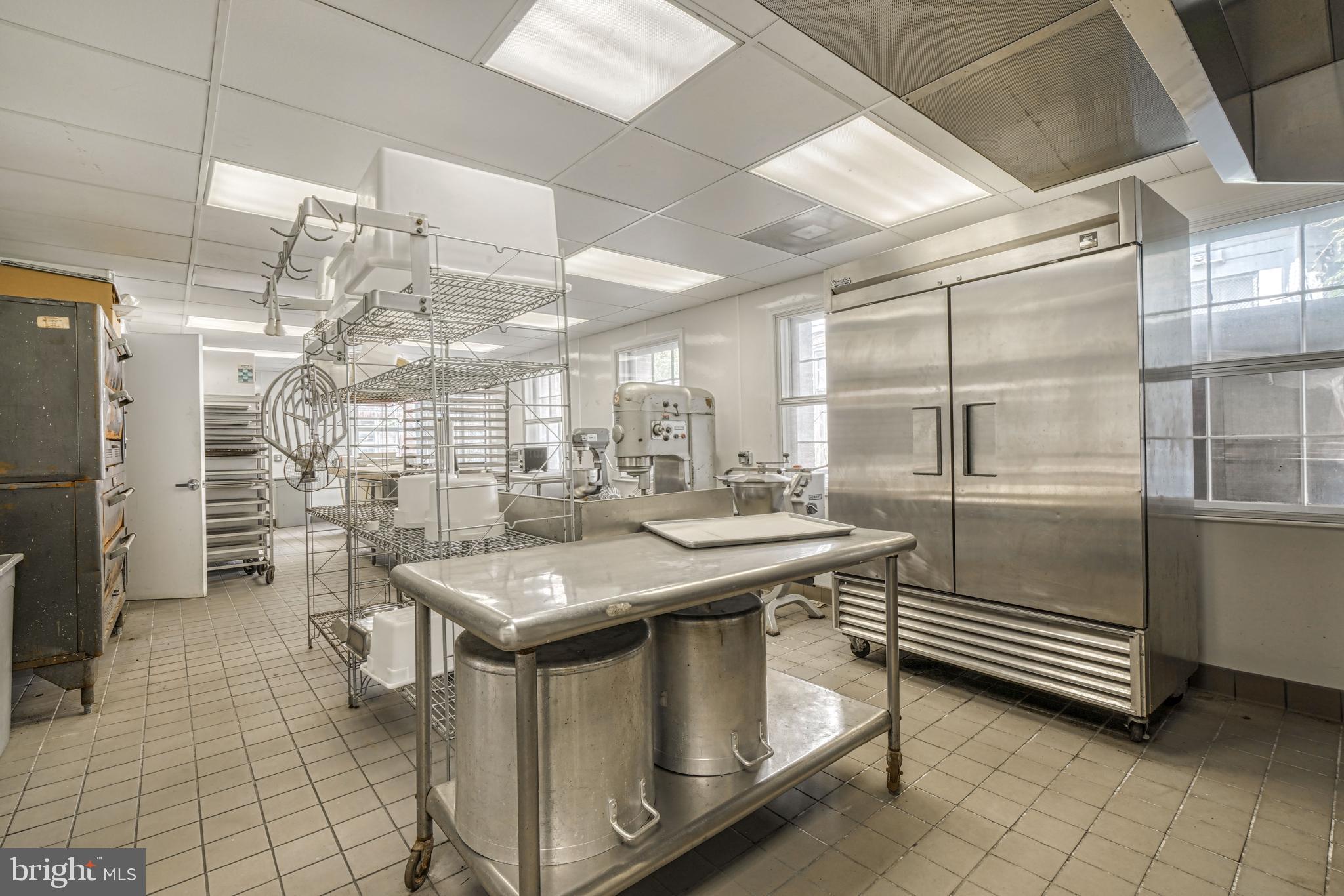 OLD GOUCHER - Commercial Sale