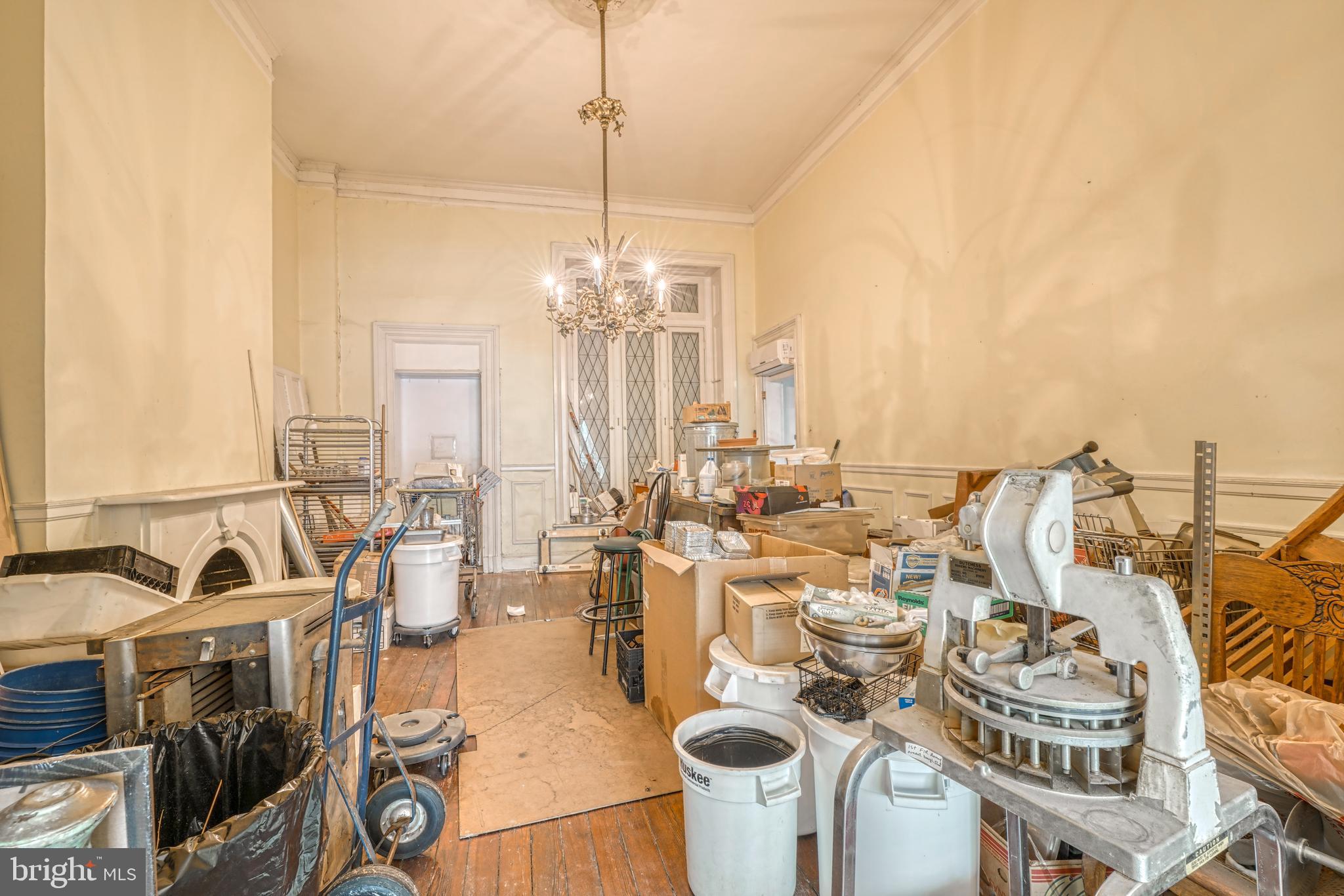 OLD GOUCHER - Commercial Sale