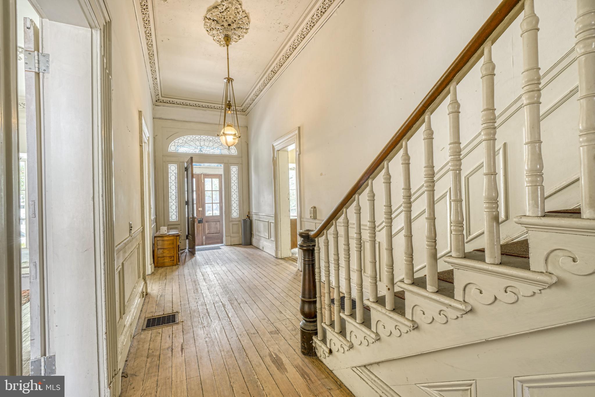 OLD GOUCHER - Commercial Sale