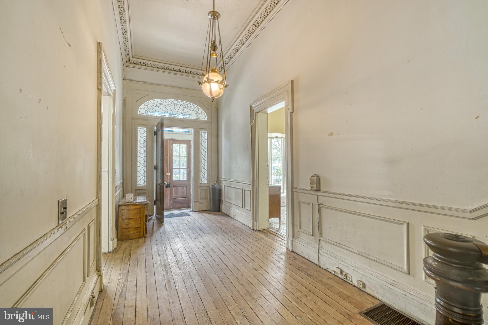 OLD GOUCHER - Commercial Sale